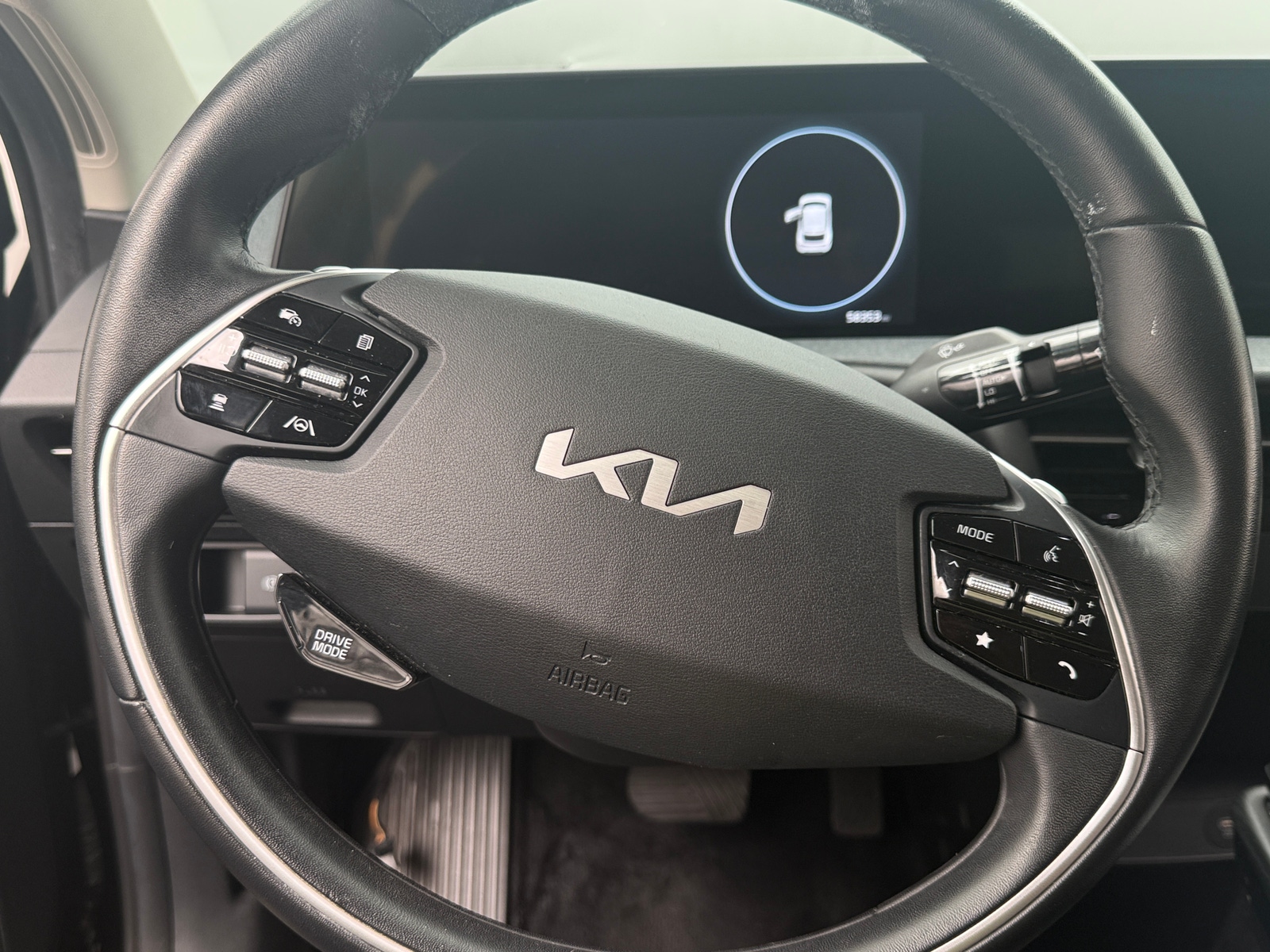 Thumbnail: 2022 Kia EV6 - 4