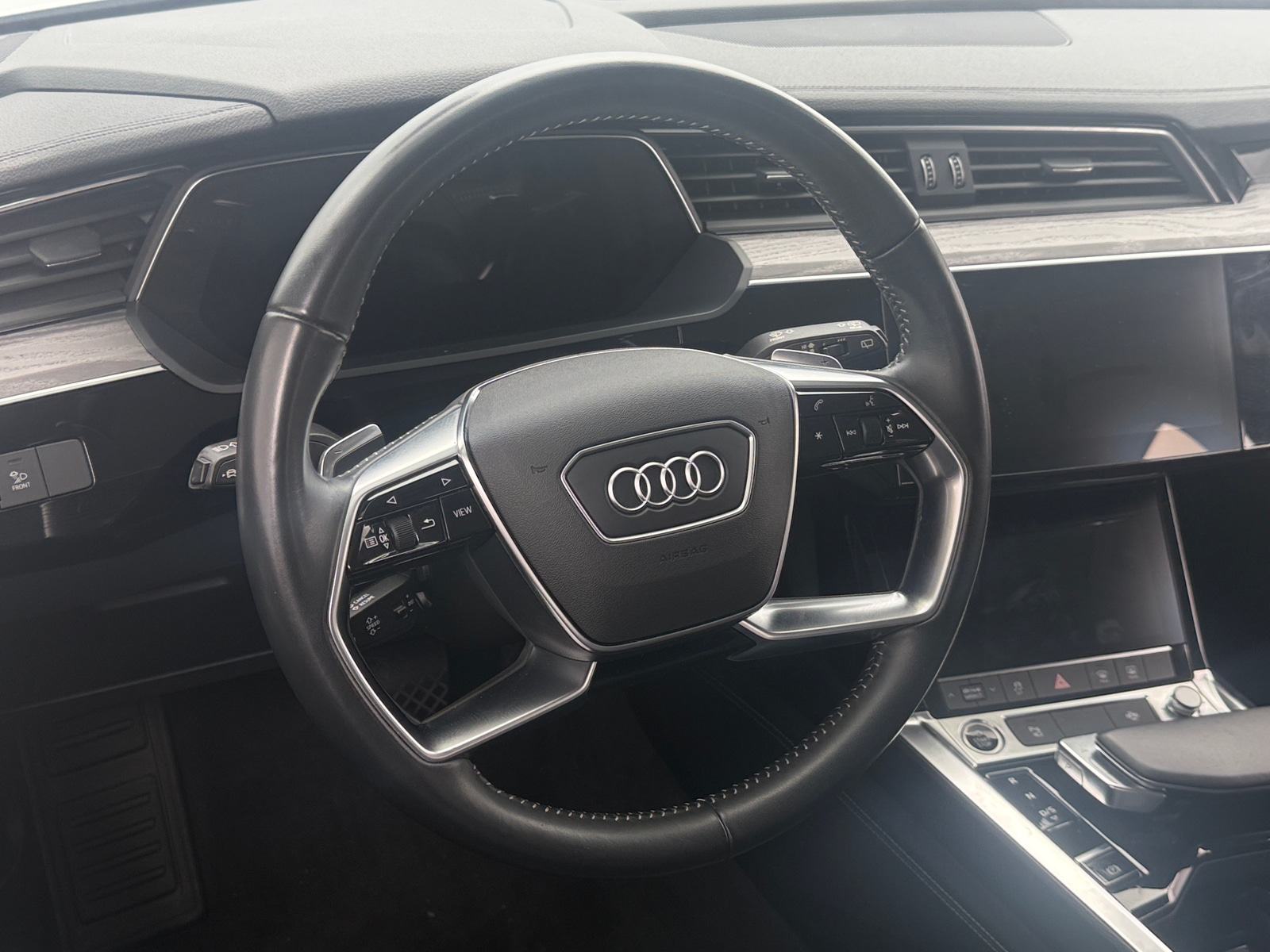 Thumbnail: 2021 Audi e-tron - 4