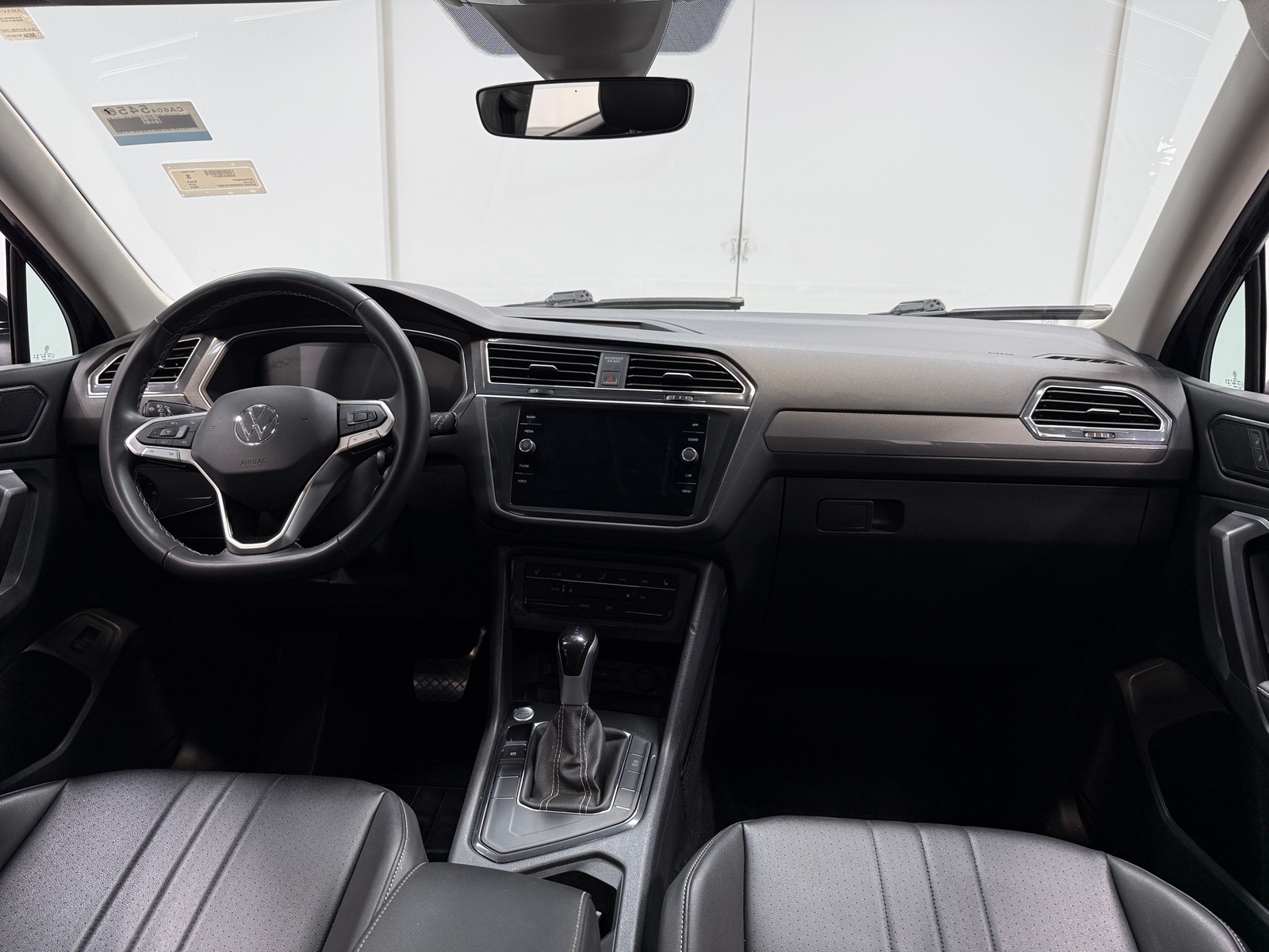 Thumbnail: 2024 Volkswagen Tiguan - 3