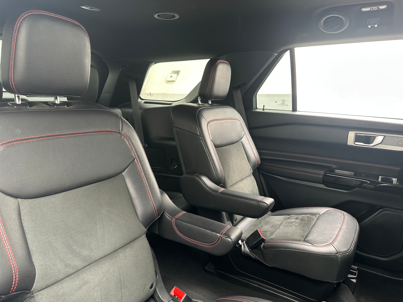 Thumbnail: 2022 Ford Explorer - 5