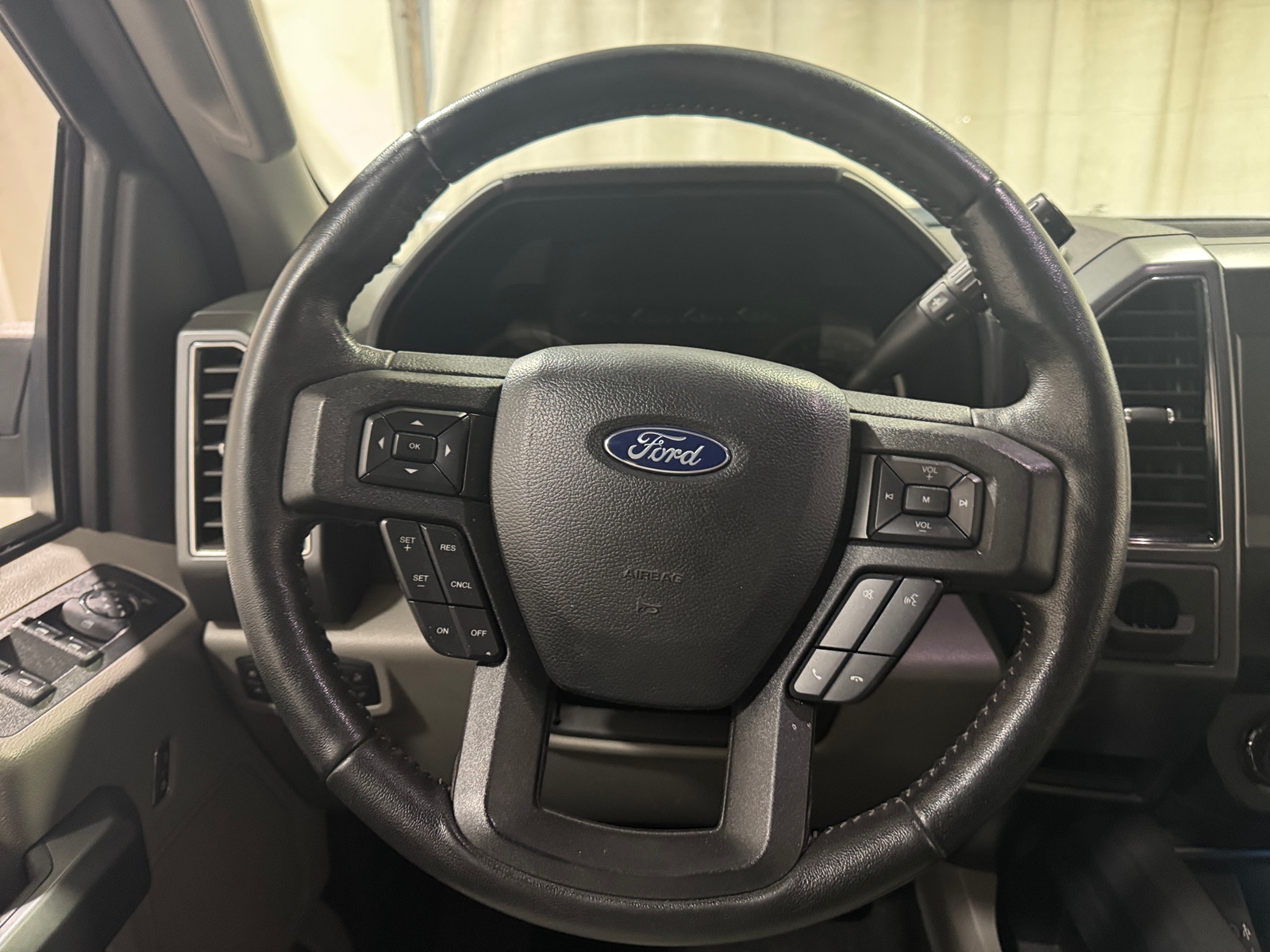Thumbnail: 2018 Ford Econoline - 5