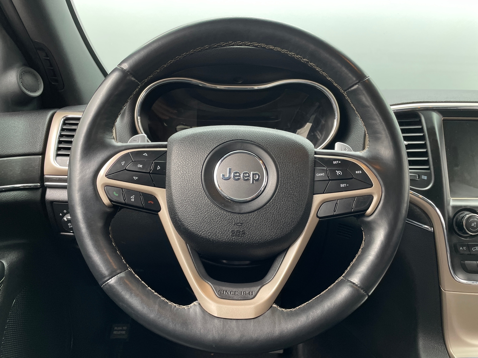 Thumbnail: 2017 Jeep Grand Cherokee - 4