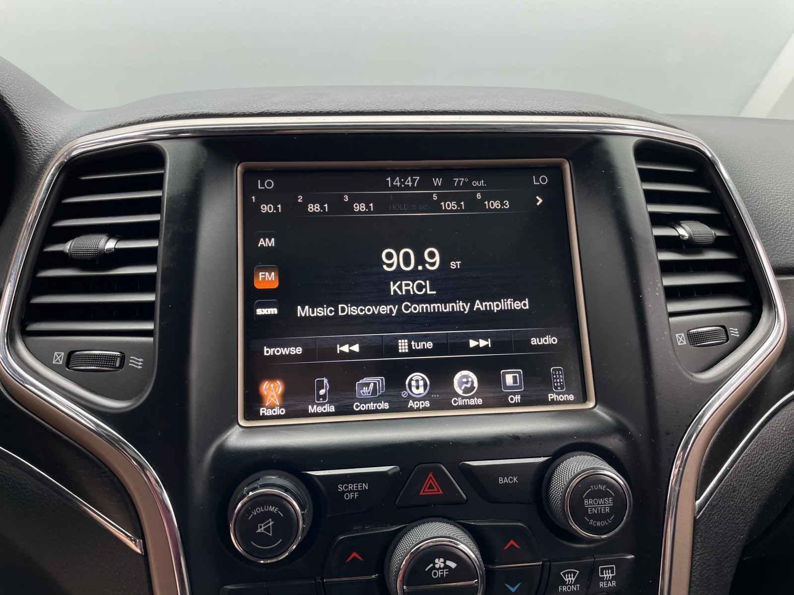 Thumbnail: 2017 Jeep Grand Cherokee - 3