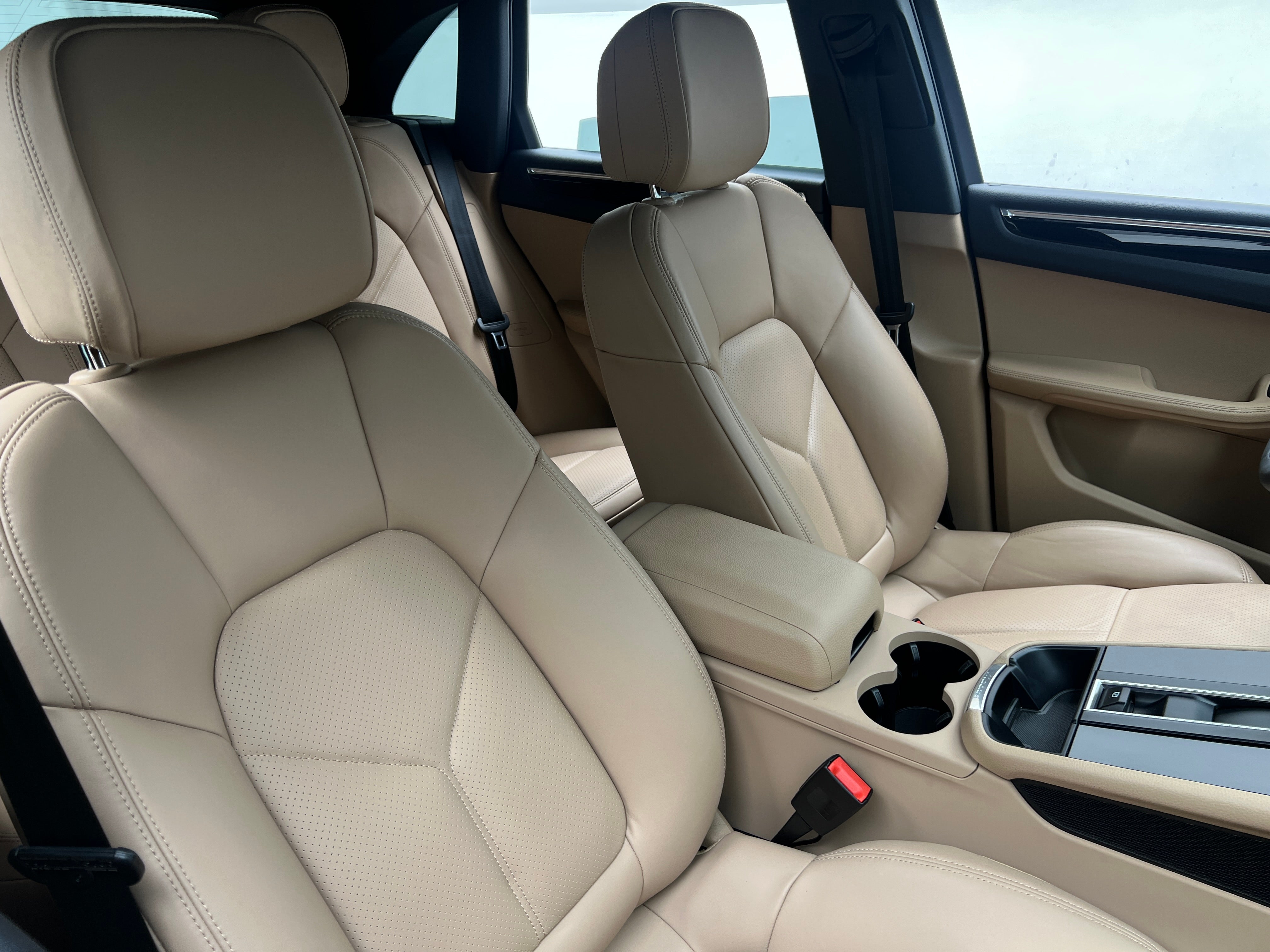 2025 Porsche Macan Base - Photo 3