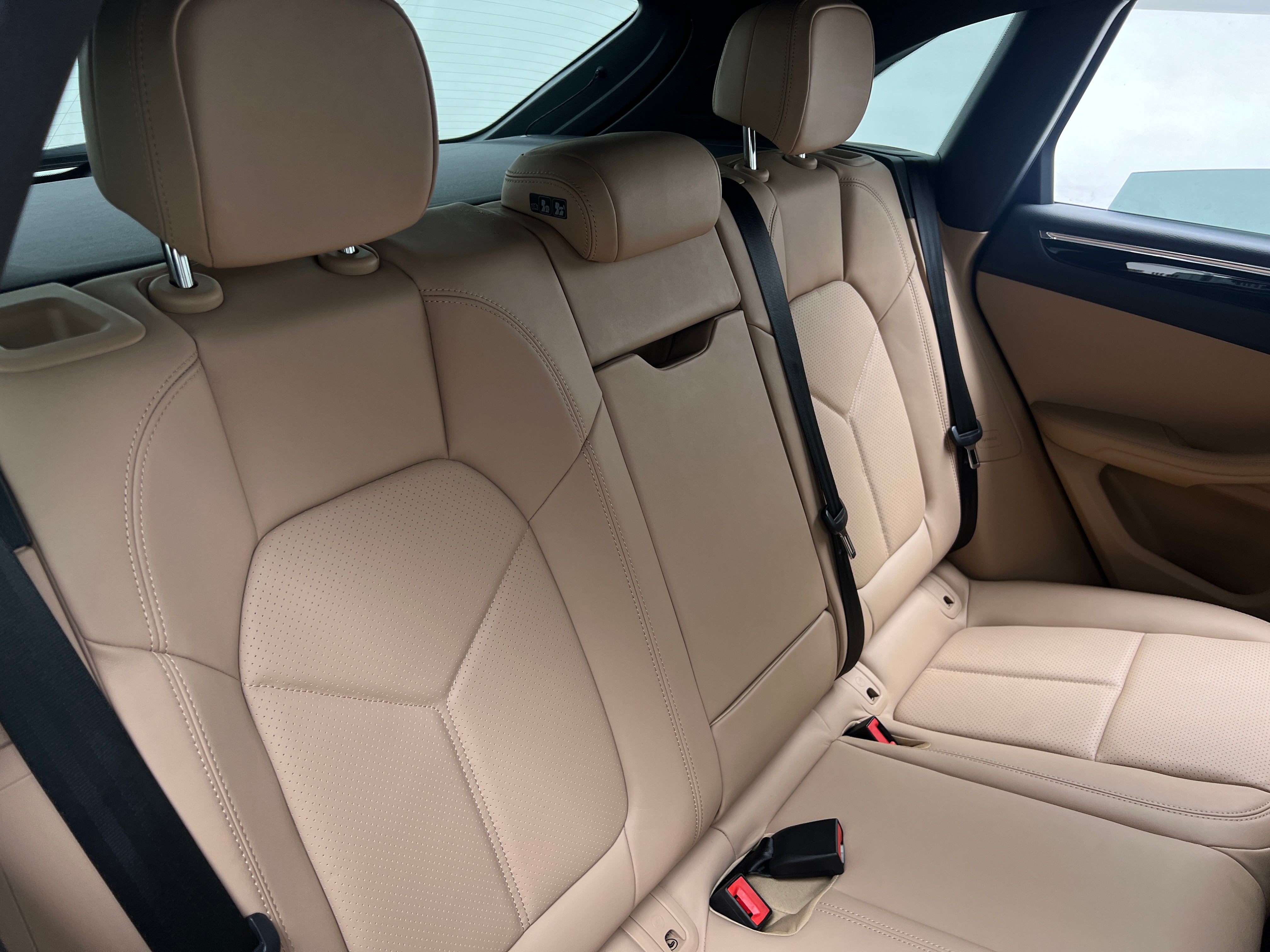 2025 Porsche Macan Base - Photo 4