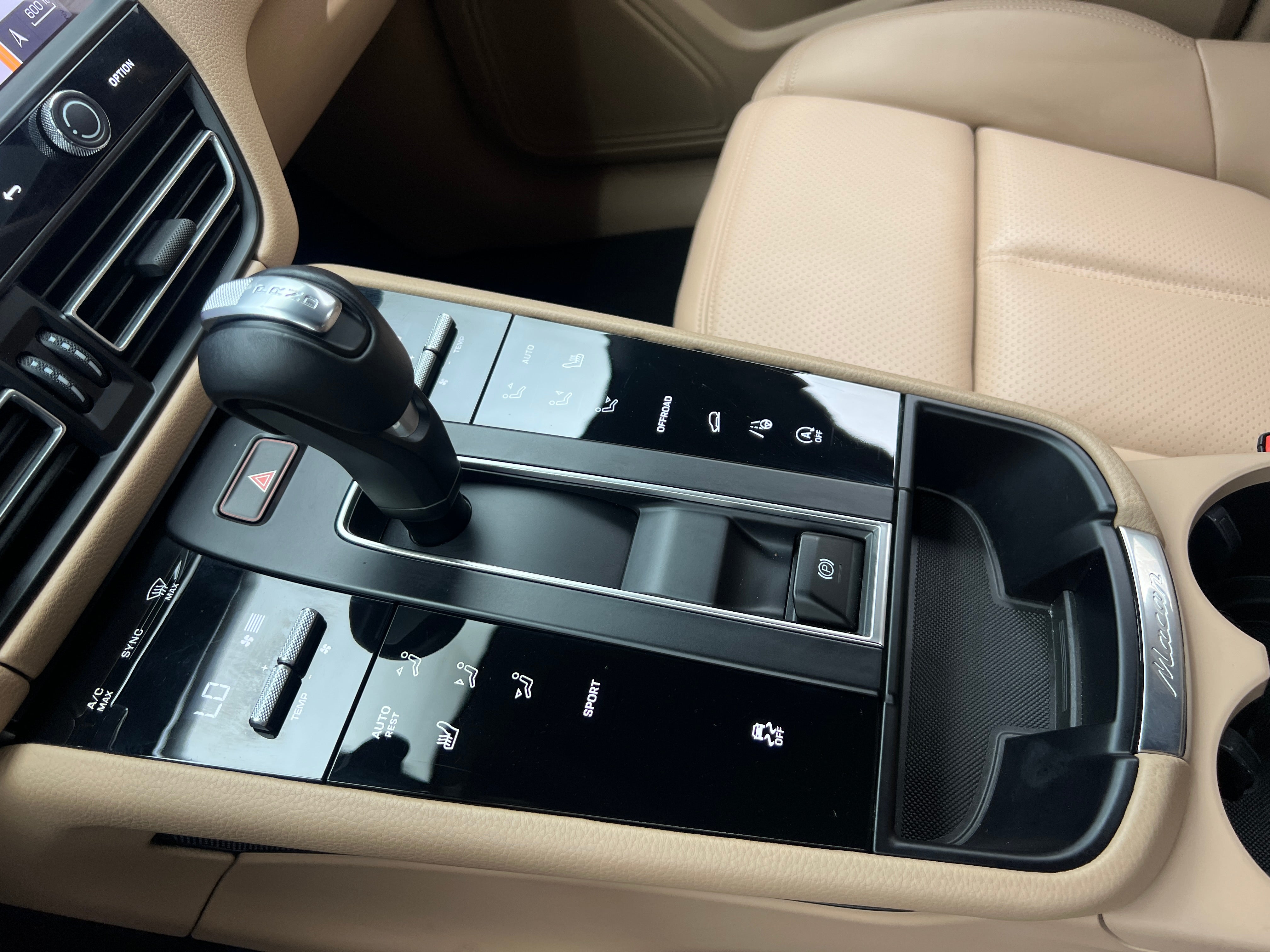 2025 Porsche Macan Base - Photo 9