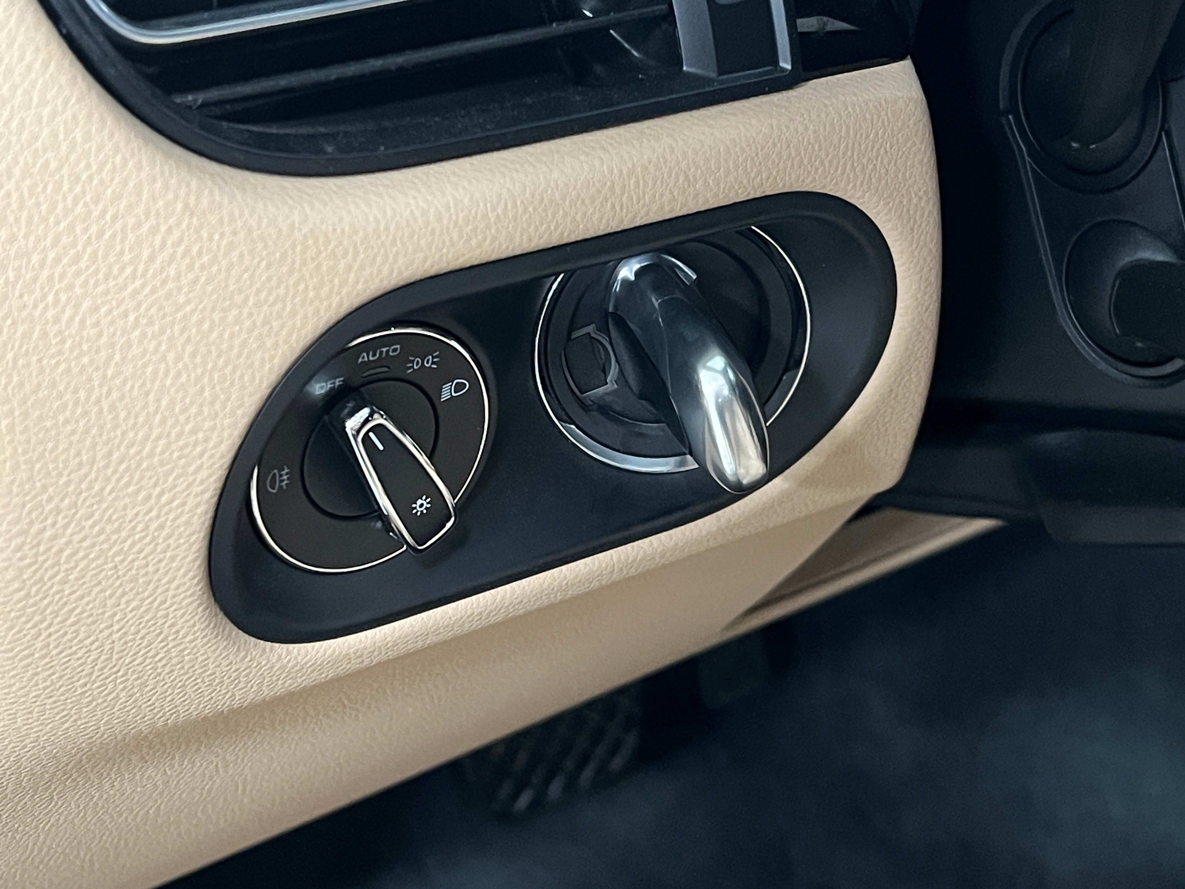 2025 Porsche Macan Base - Photo 10