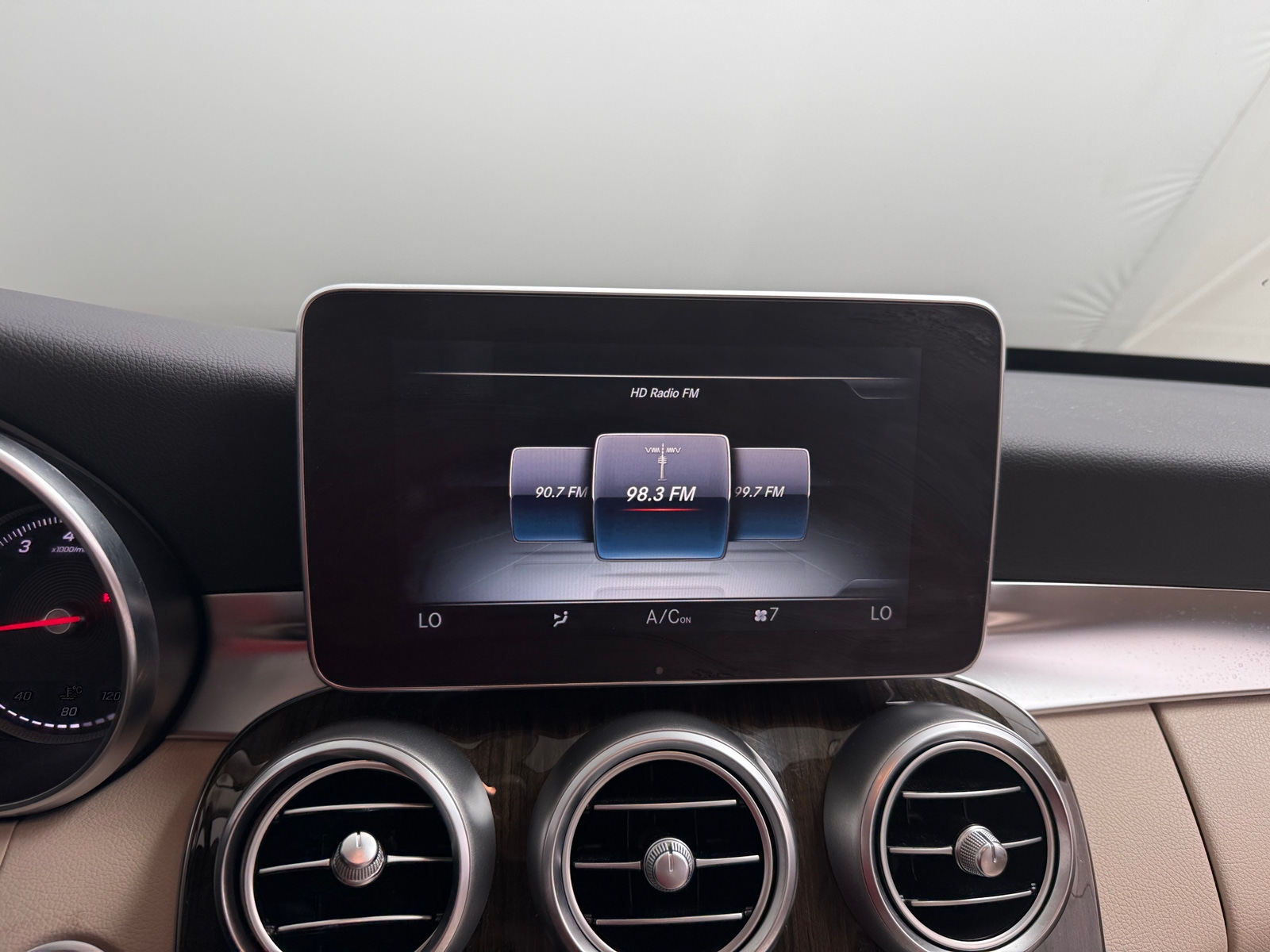 Thumbnail: 2016 Mercedes-Benz C-Class - 3