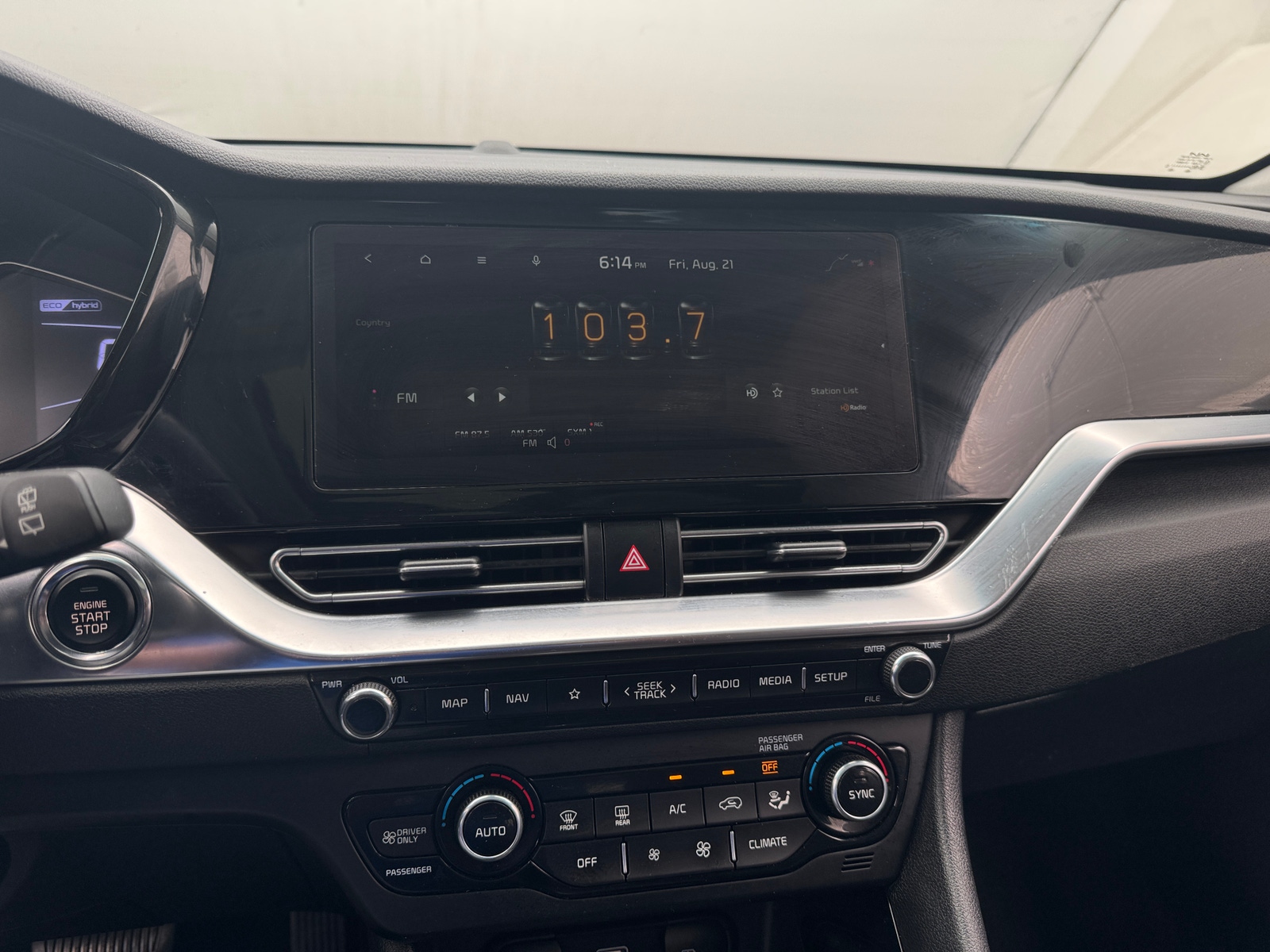 Thumbnail: 2022 Kia Niro - 3