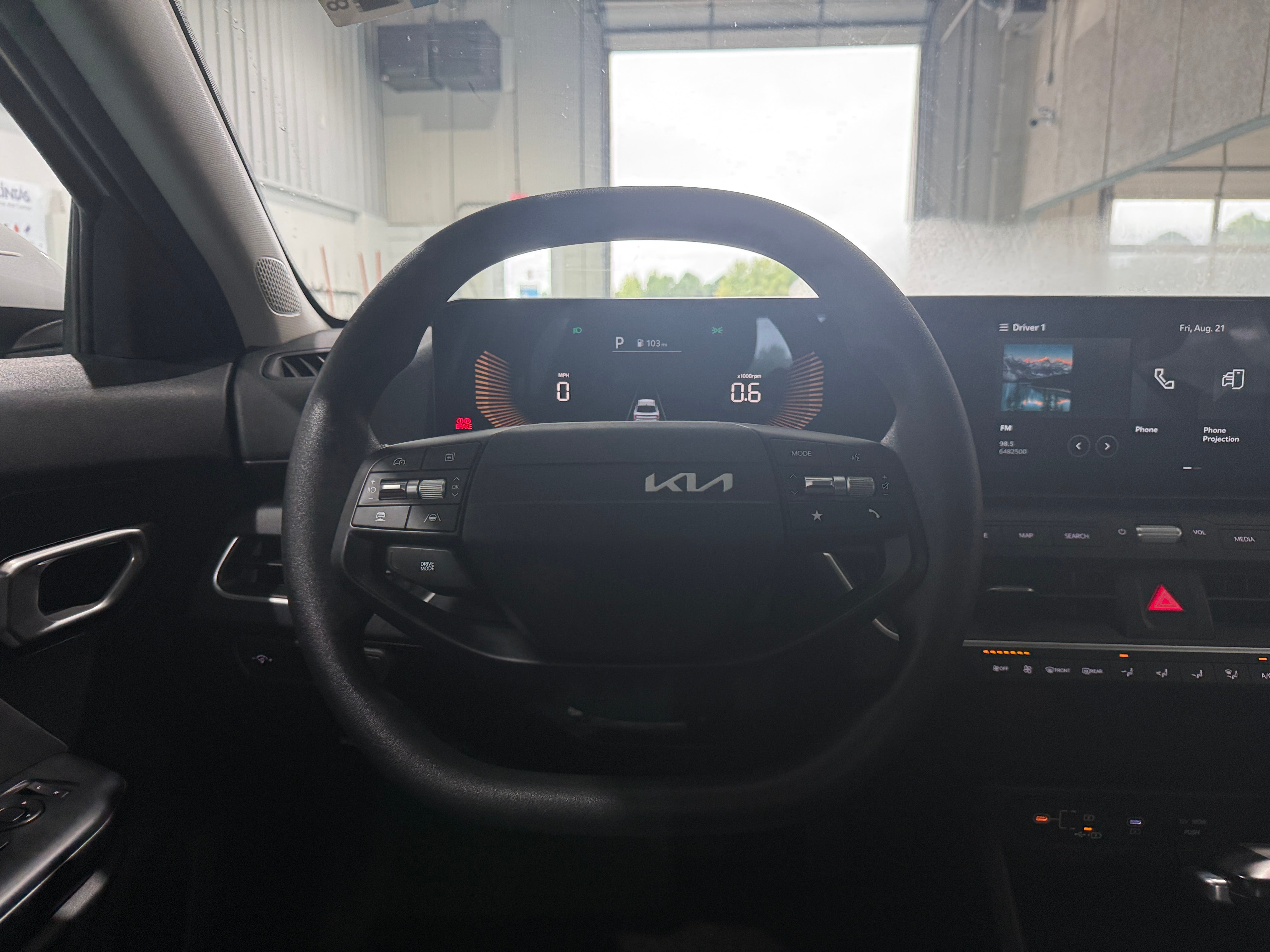 2025 Kia K4 LXS - Photo 8
