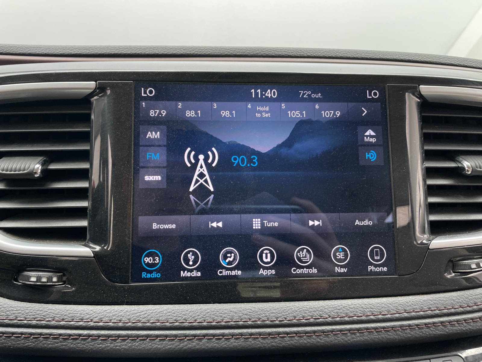Thumbnail: 2018 Chrysler Pacifica - 3