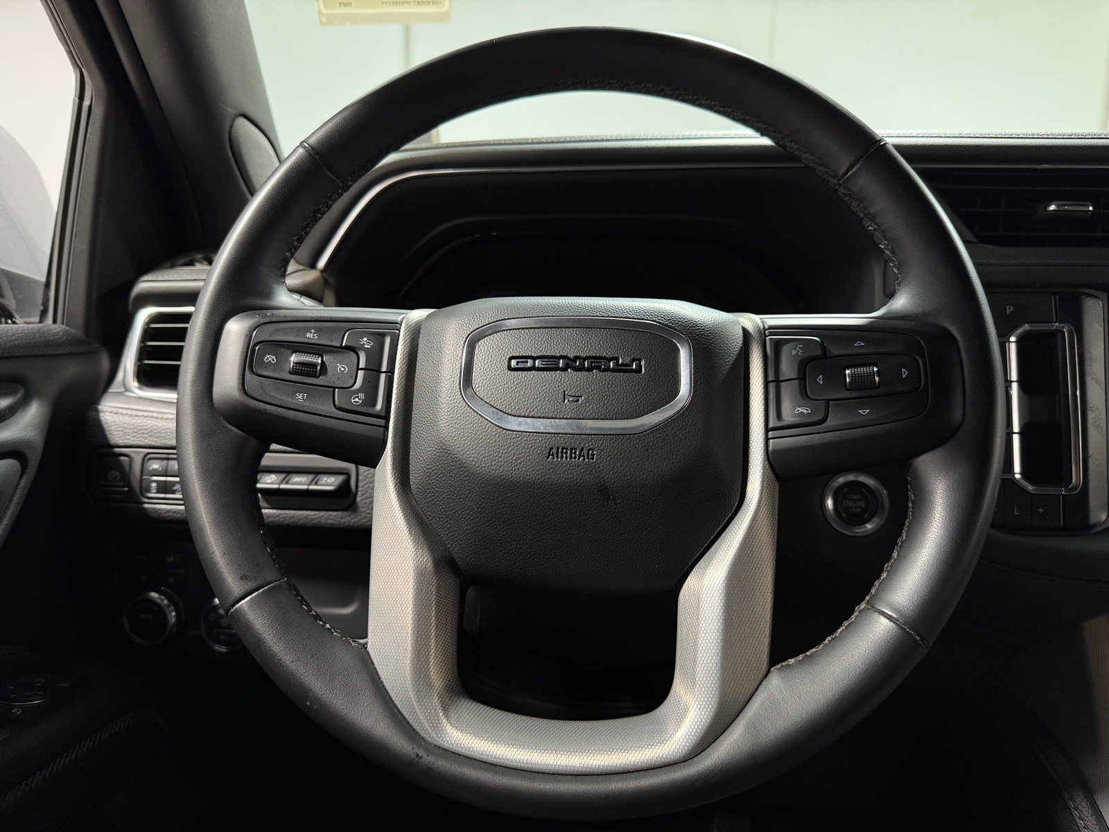 Thumbnail: 2023 GMC Yukon - 4