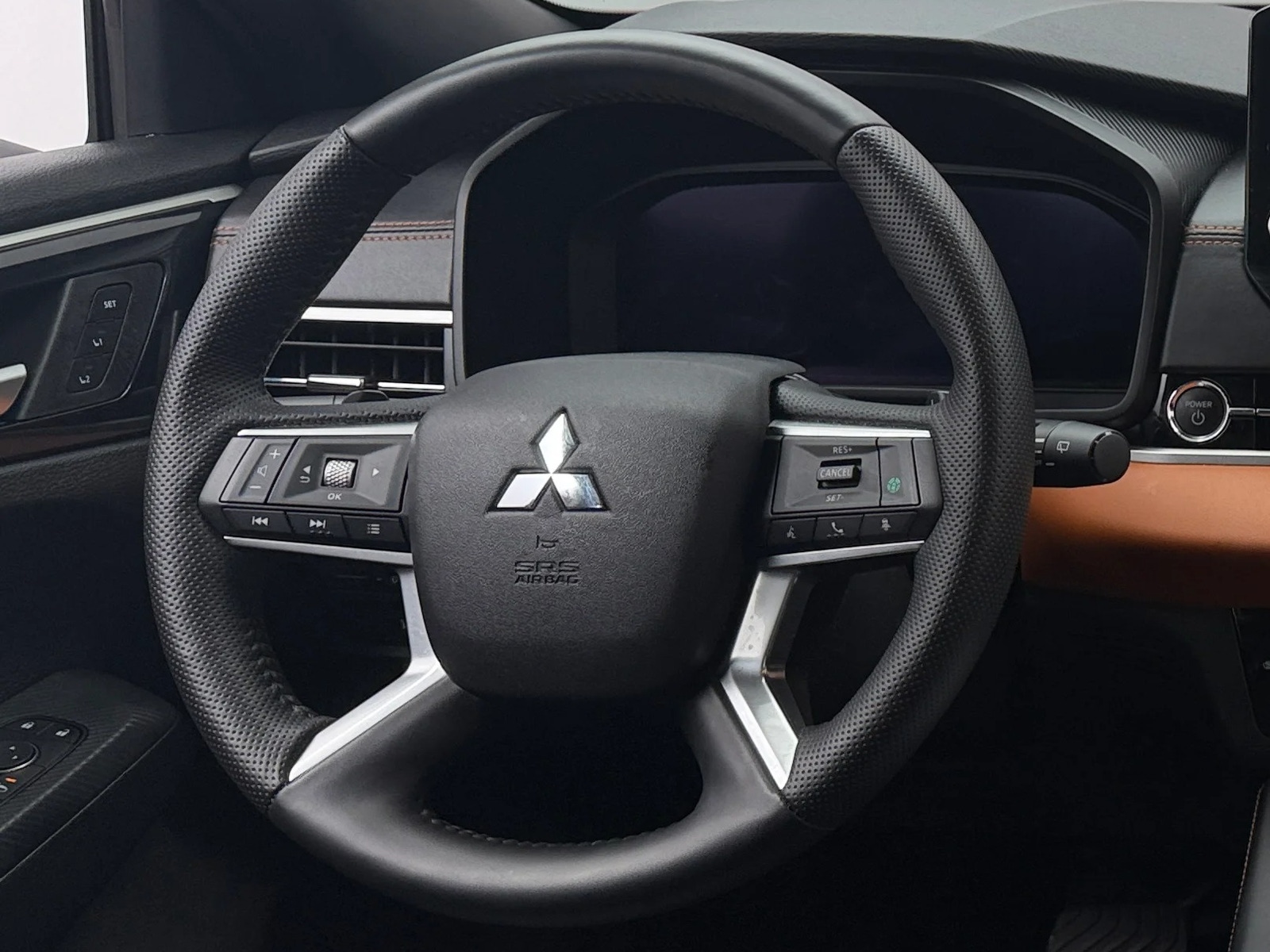 Thumbnail: 2025 Mitsubishi Outlander - 4