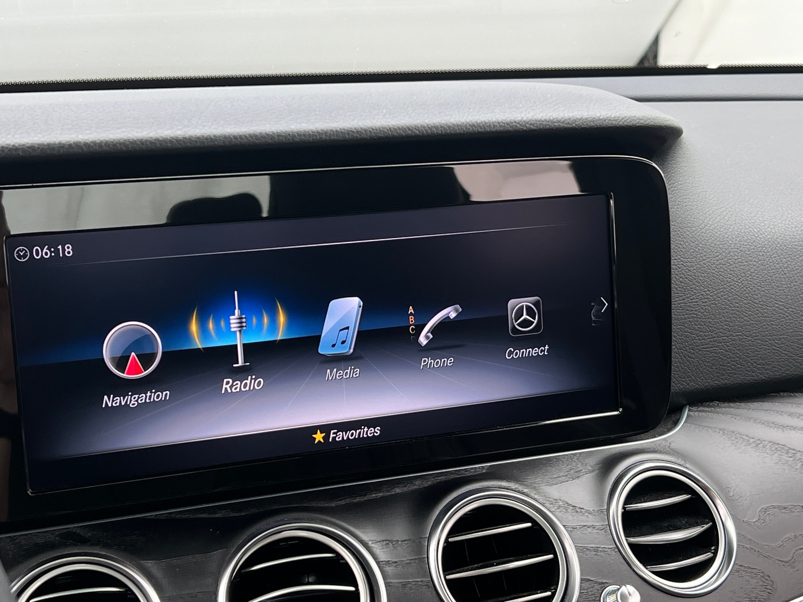 Thumbnail: 2019 Mercedes-Benz E-Class - 3