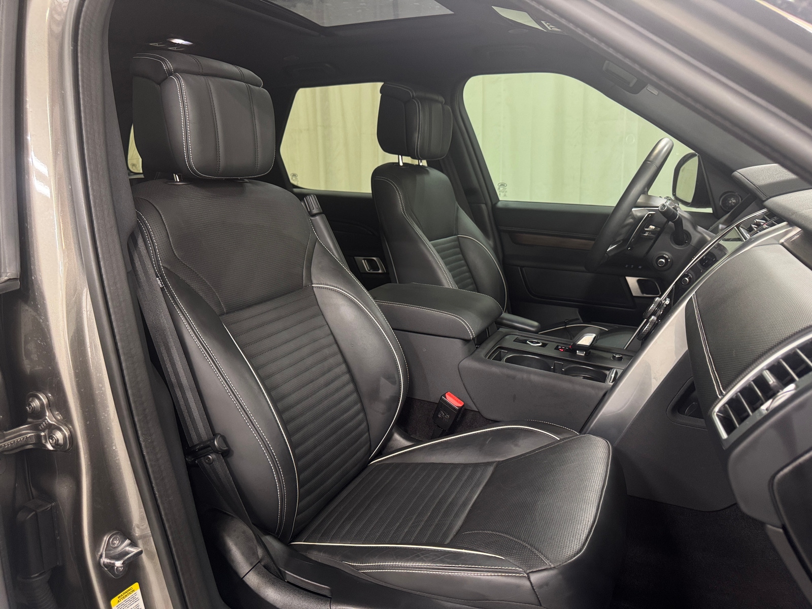 Thumbnail: 2024 Land Rover Discovery - 2