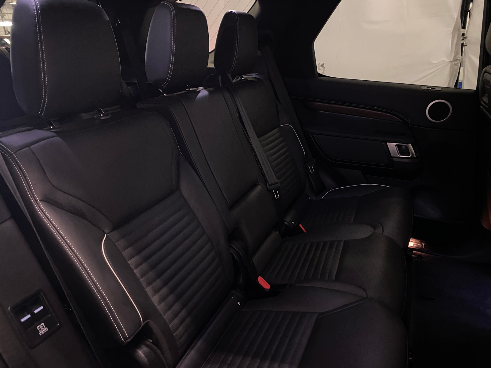 Thumbnail: 2024 Land Rover Discovery - 6