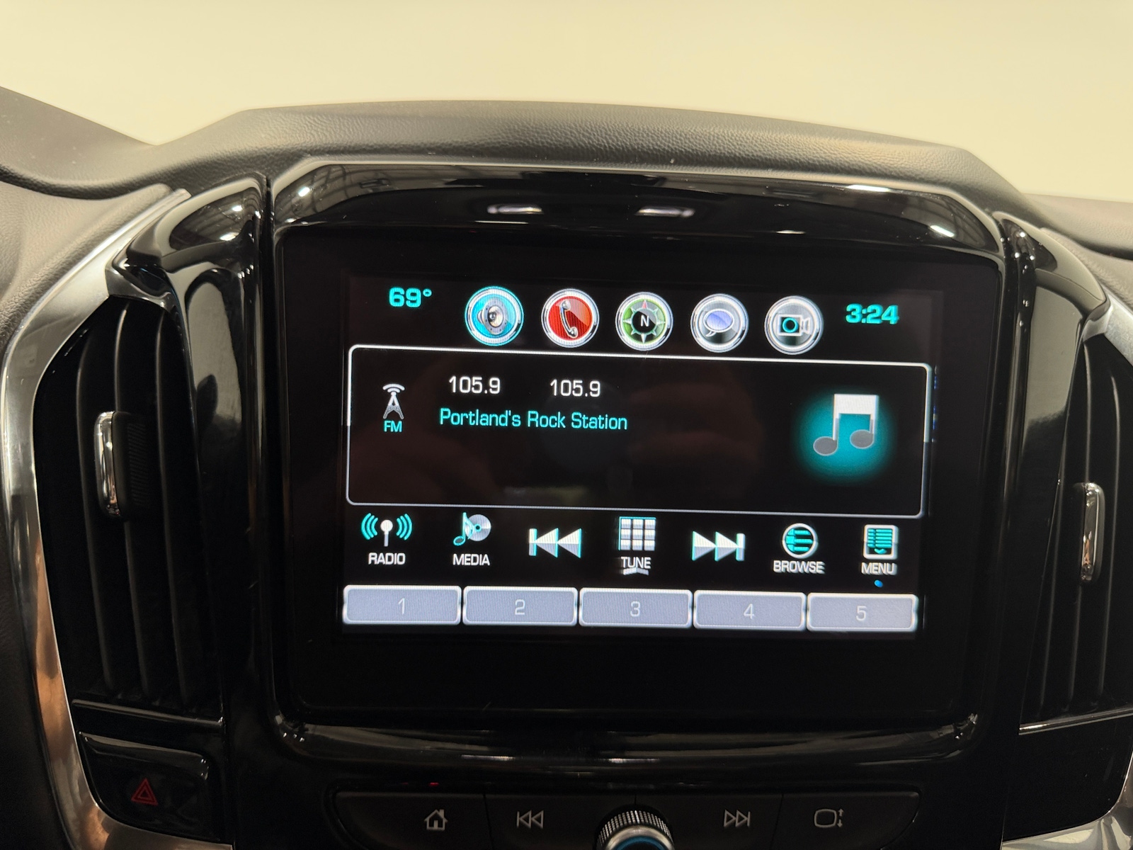 Thumbnail: 2019 Chevrolet Traverse - 3
