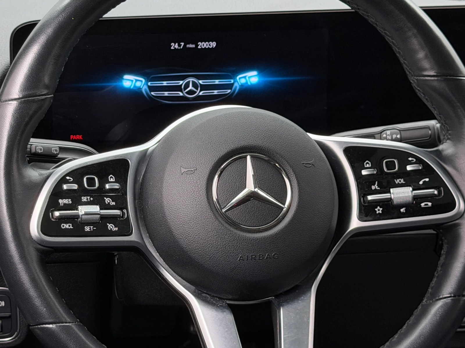 Thumbnail: 2023 Mercedes-Benz GLB - 4
