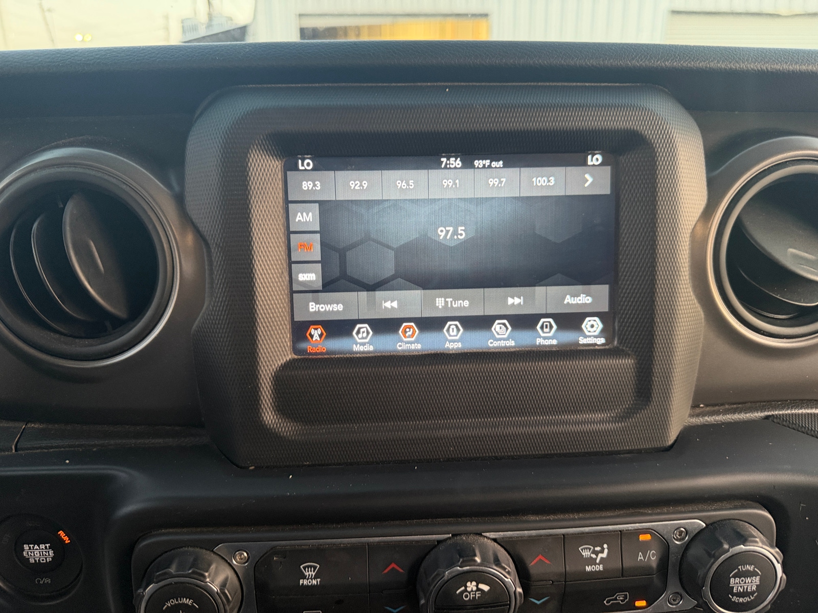 Thumbnail: 2022 Jeep Gladiator - 4