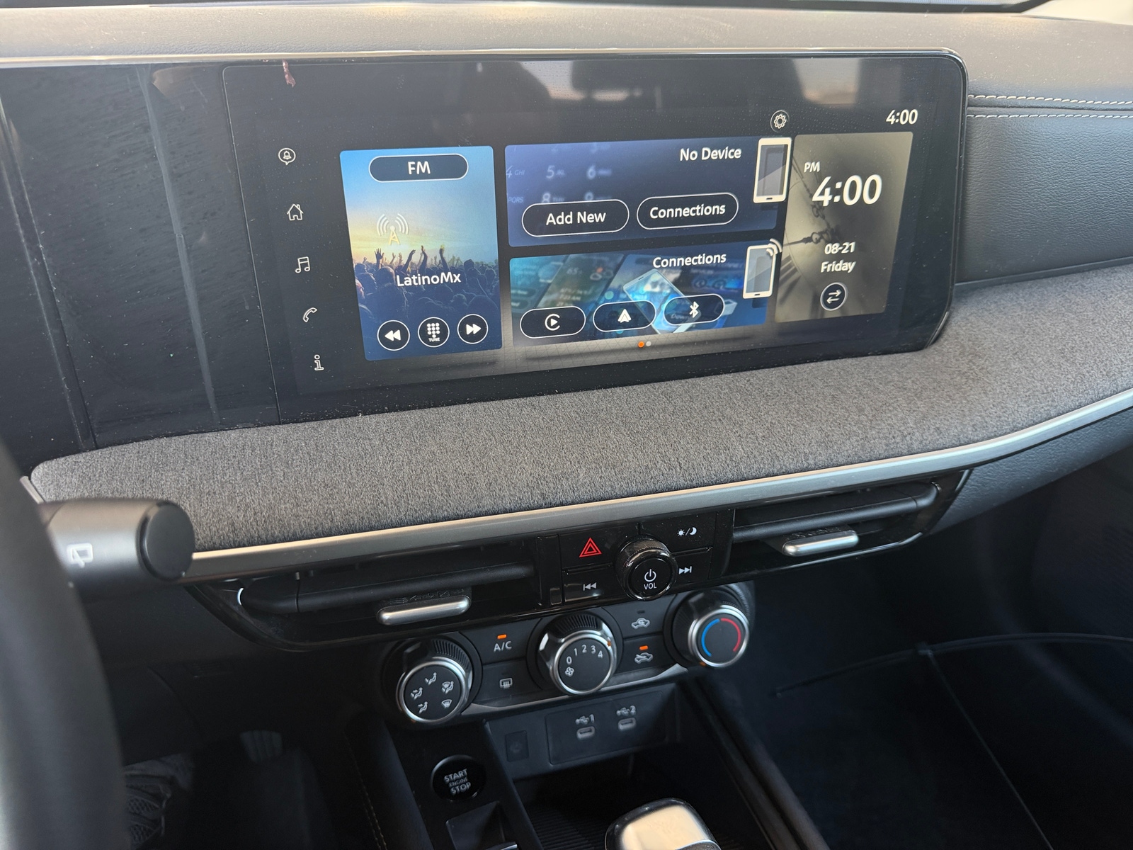Thumbnail: 2025 Nissan Kicks - 4
