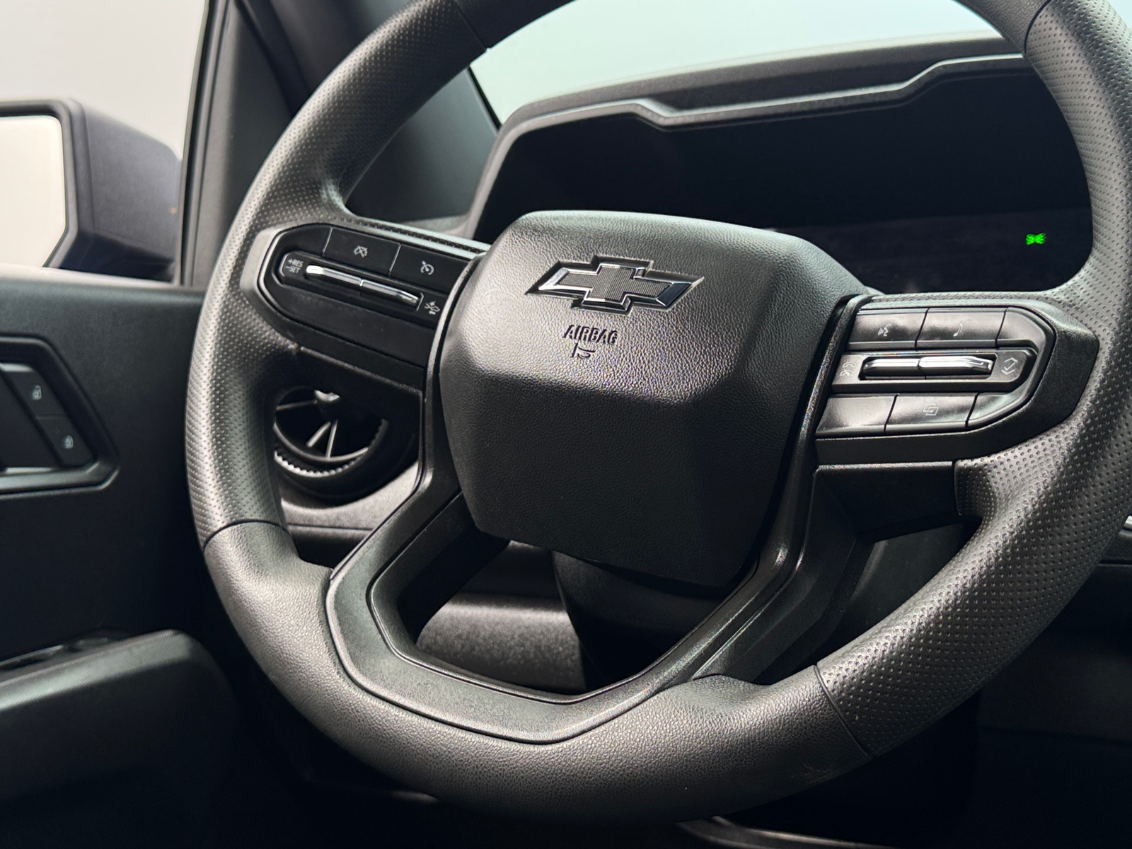 Thumbnail: 2024 Chevrolet Colorado - 5