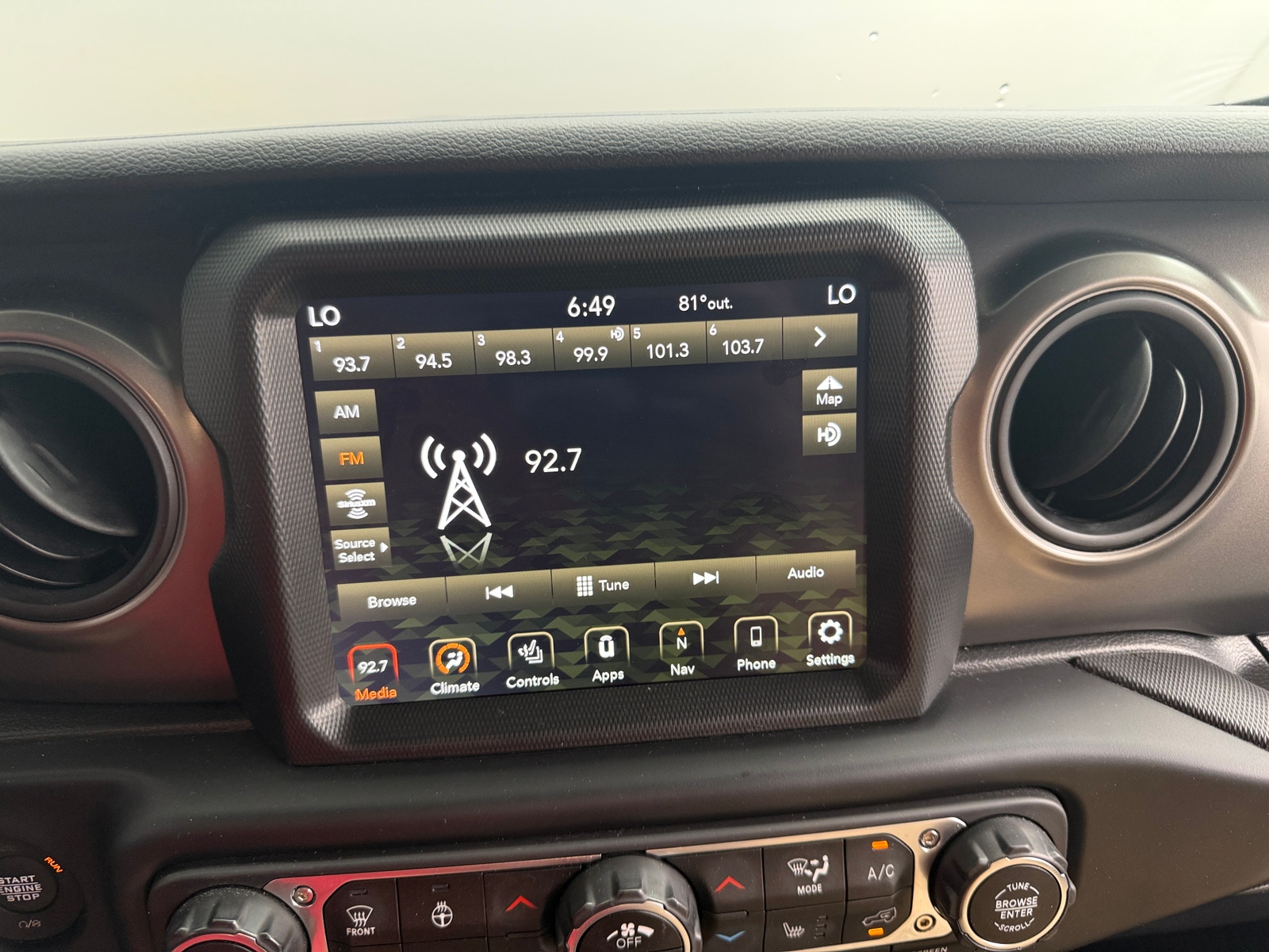 Thumbnail: 2023 Jeep Gladiator - 4