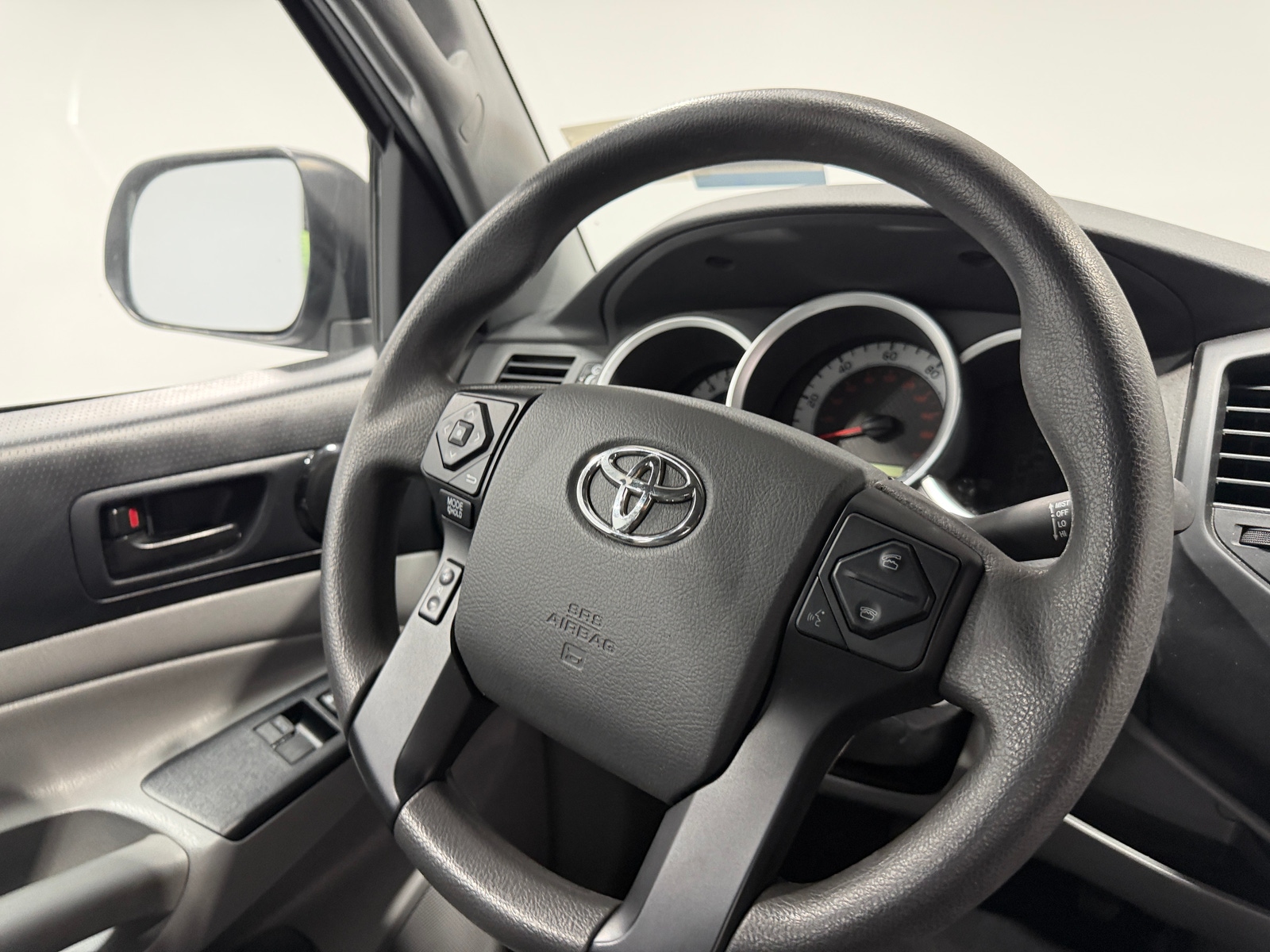 Thumbnail: 2015 Toyota Tacoma - 5