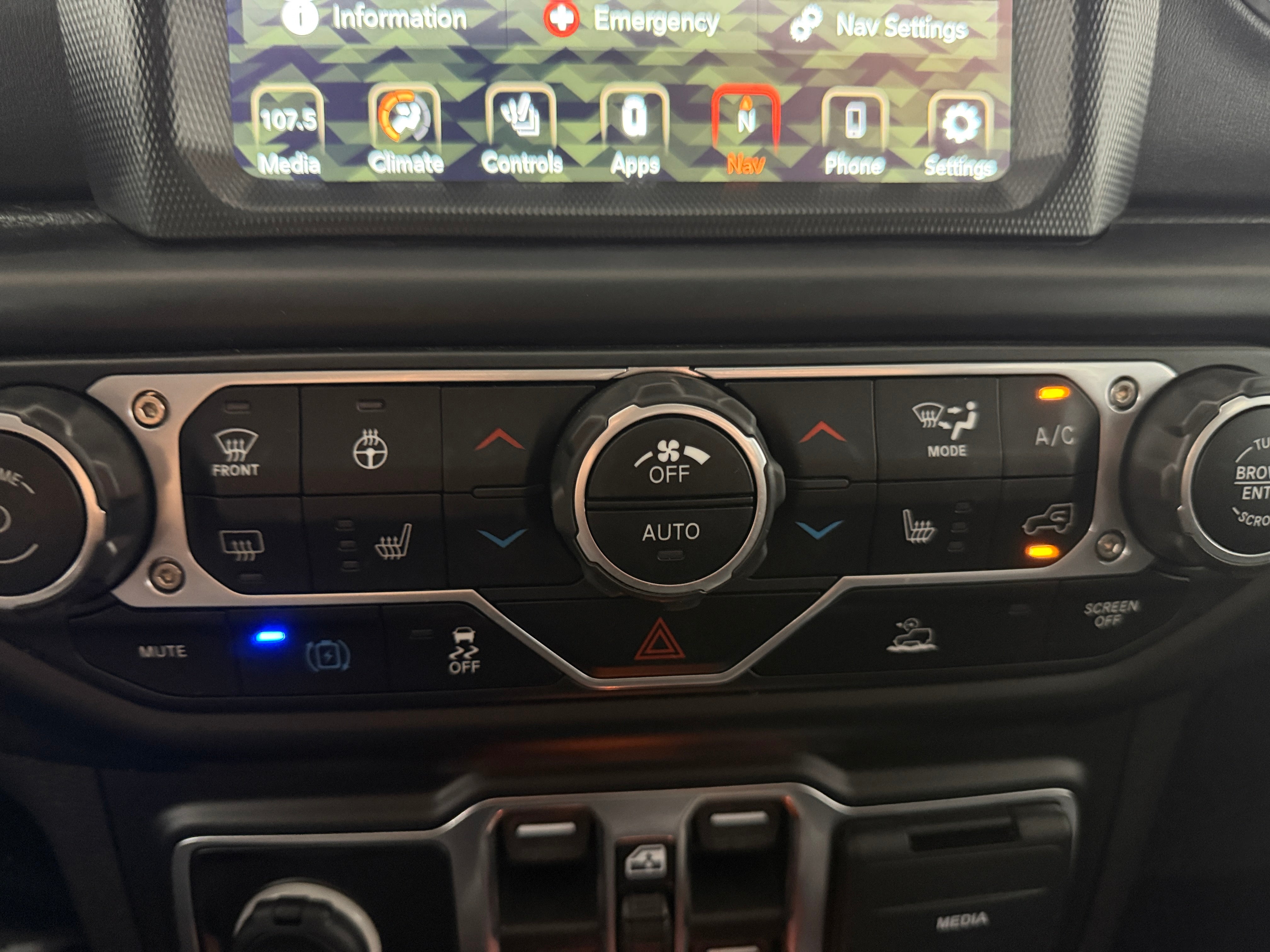 2022 Jeep Wrangler Unlimited Sahara 4XE - Photo 17