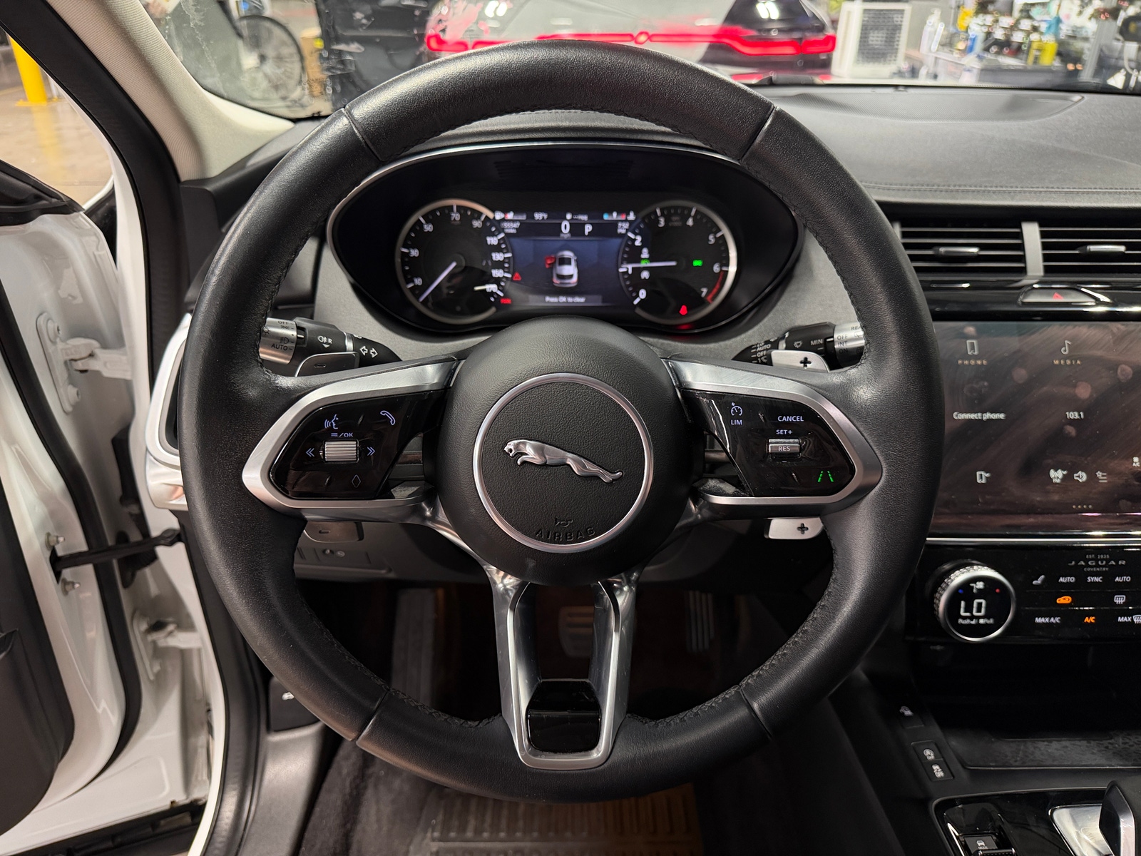 Thumbnail: 2022 Jaguar E-Pace - 4