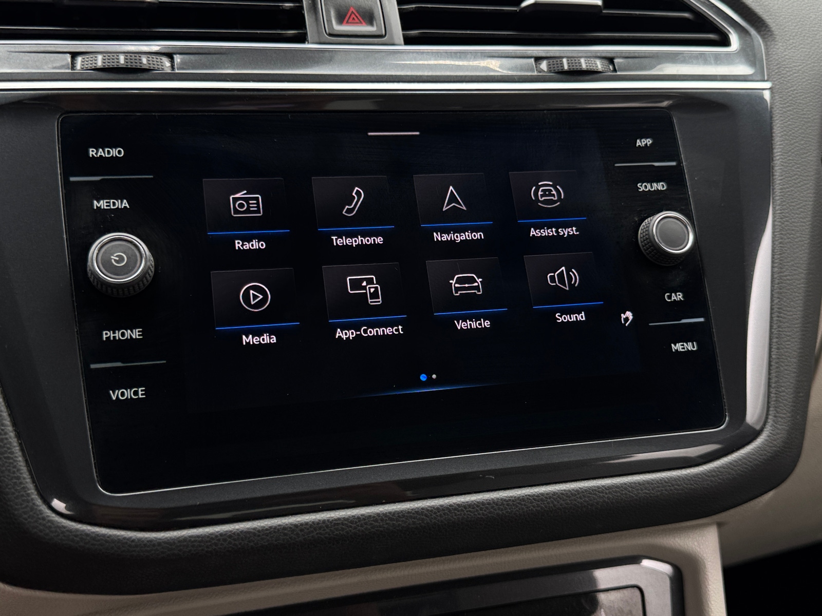 Thumbnail: 2023 Volkswagen Tiguan - 4