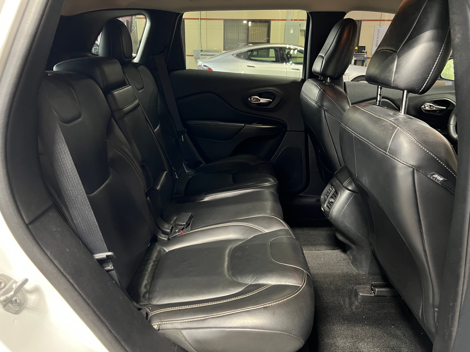 Thumbnail: 2016 Jeep Cherokee - 5