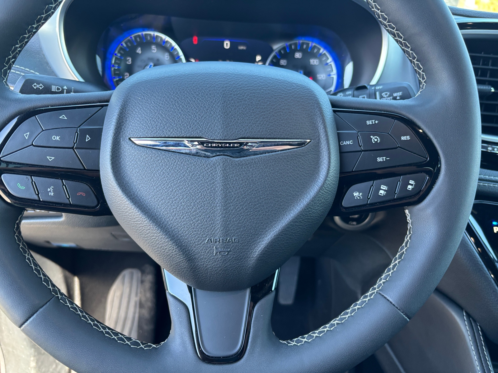 Thumbnail: 2025 Chrysler Pacifica - 4