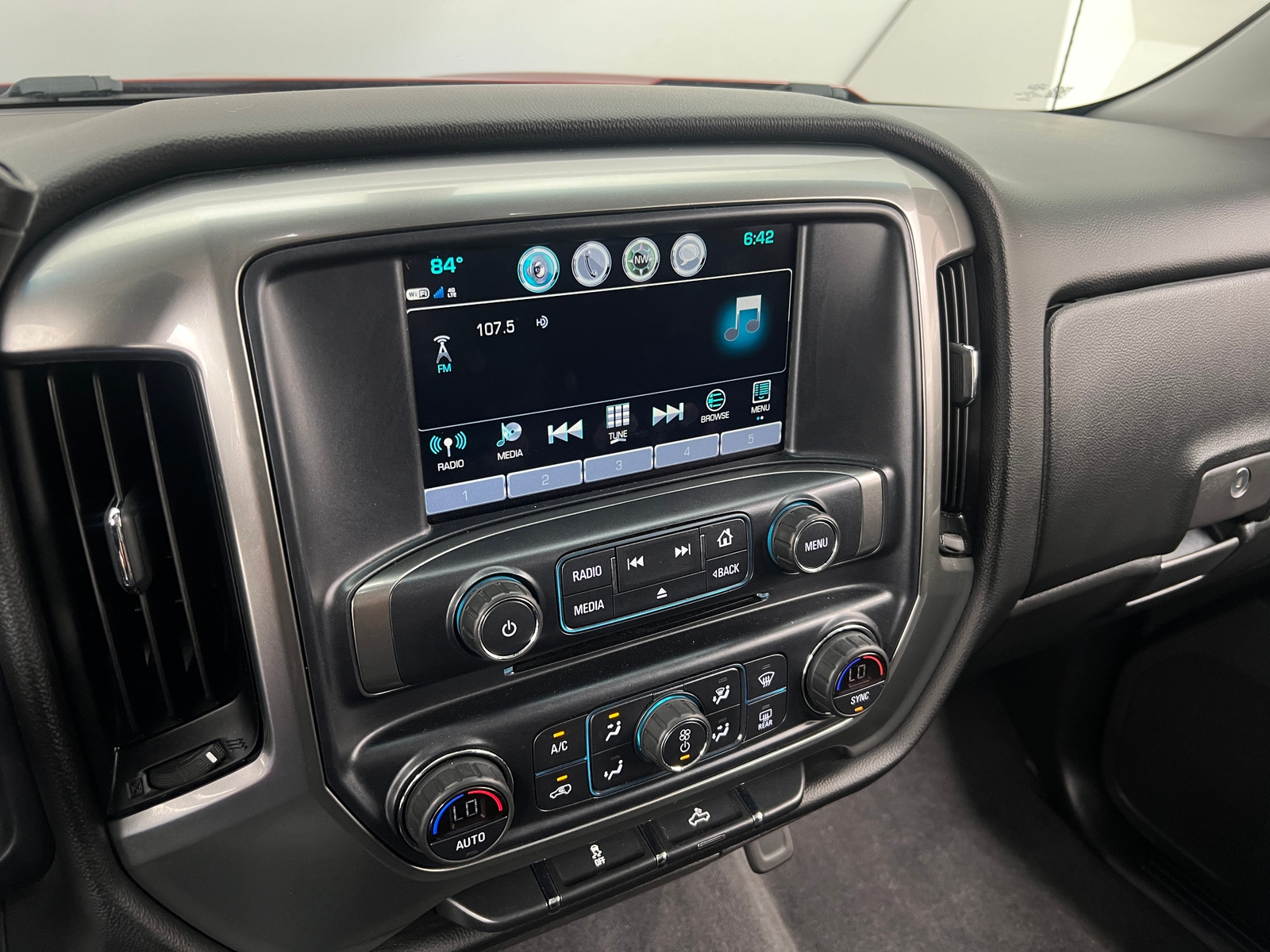 Thumbnail: 2018 Chevrolet Silverado 1500 - 4