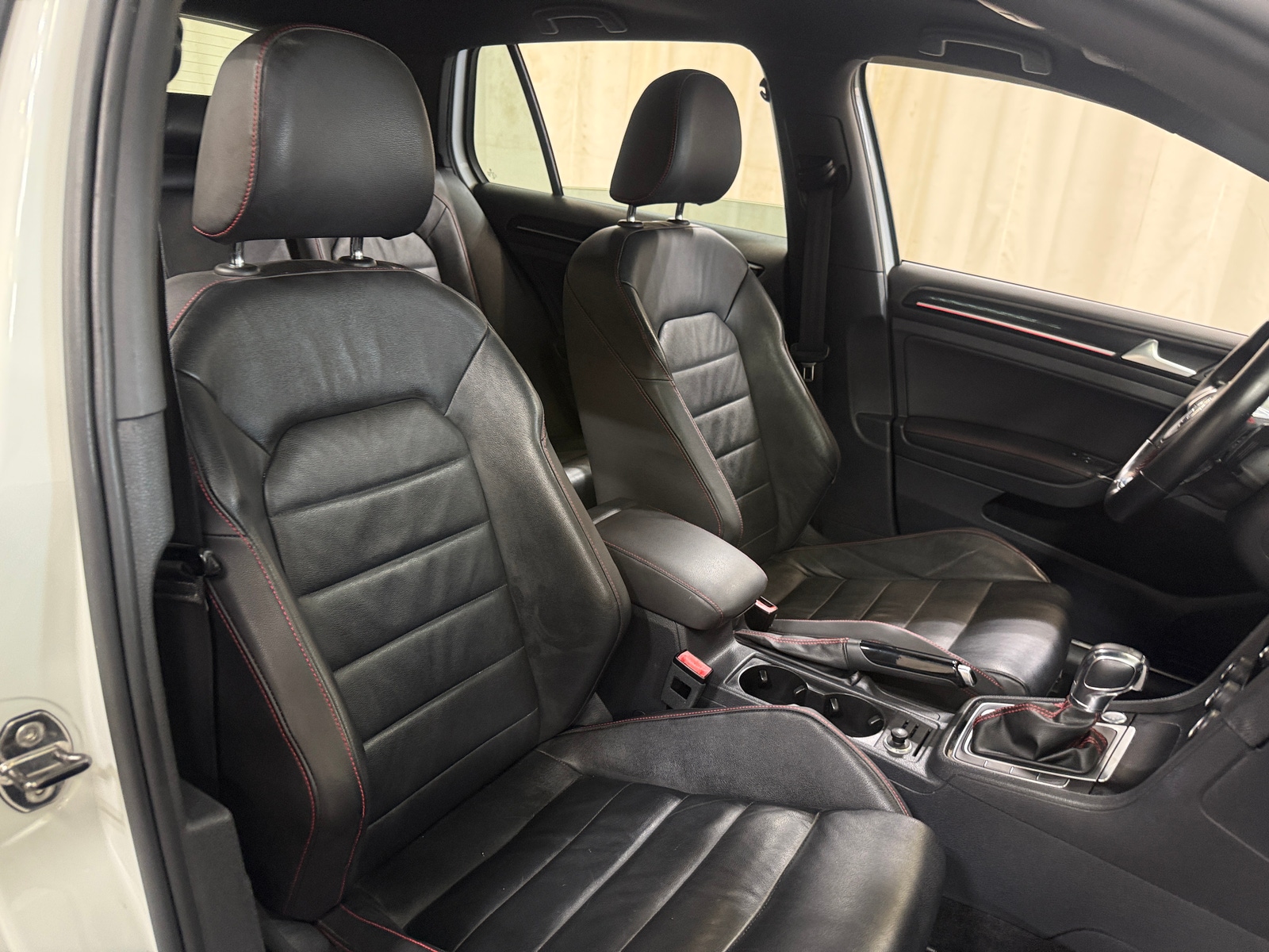 Thumbnail: 2015 Volkswagen Golf - 2
