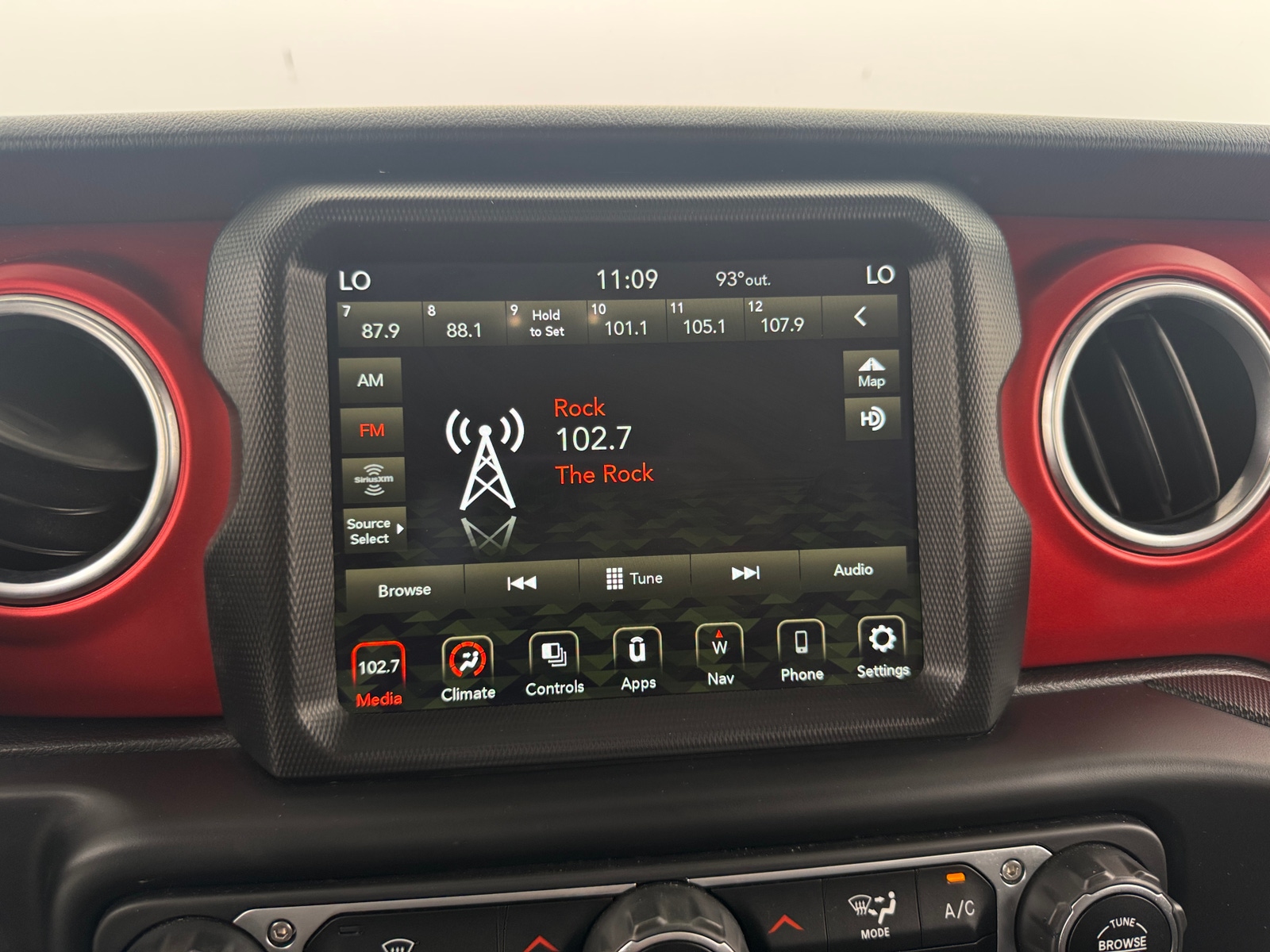 Thumbnail: 2021 Jeep Gladiator - 3