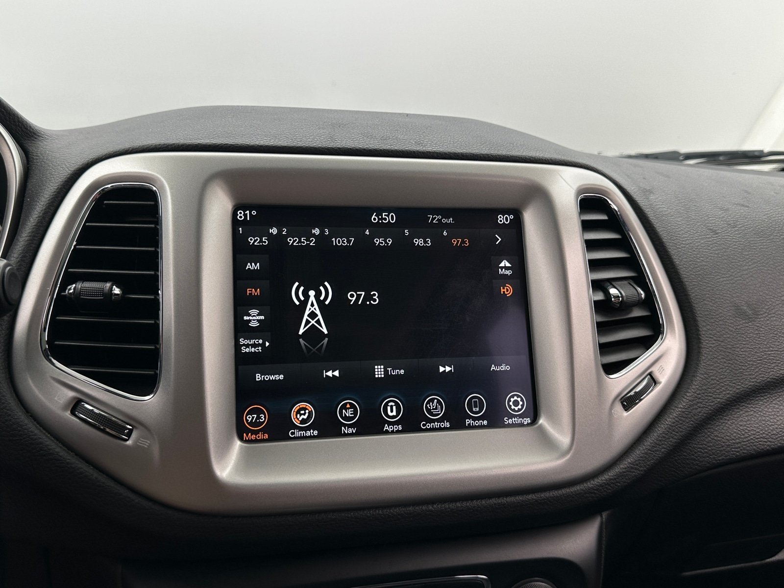 Thumbnail: 2021 Jeep Compass - 3