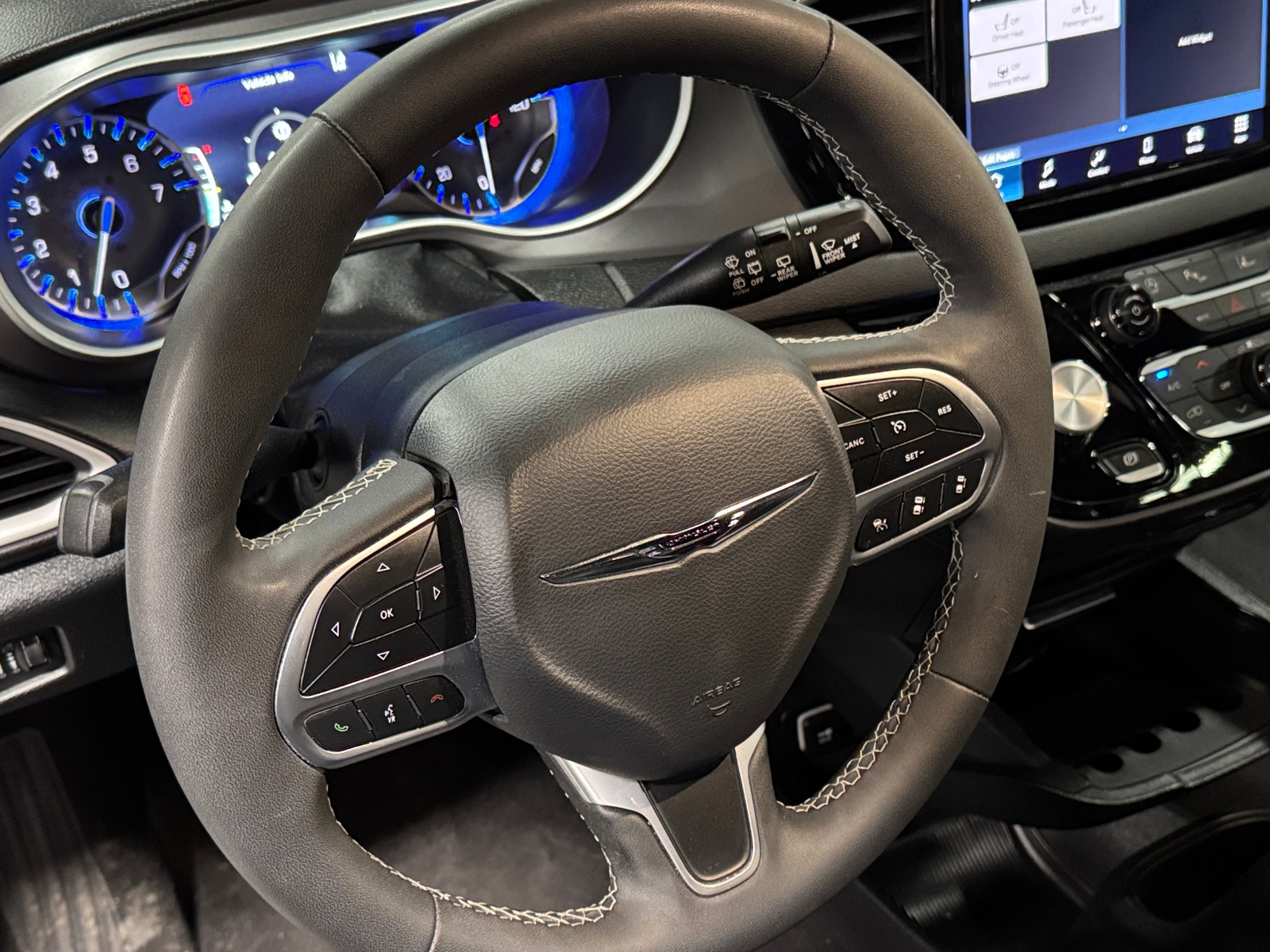 Thumbnail: 2026 Chrysler Pacifica - 4