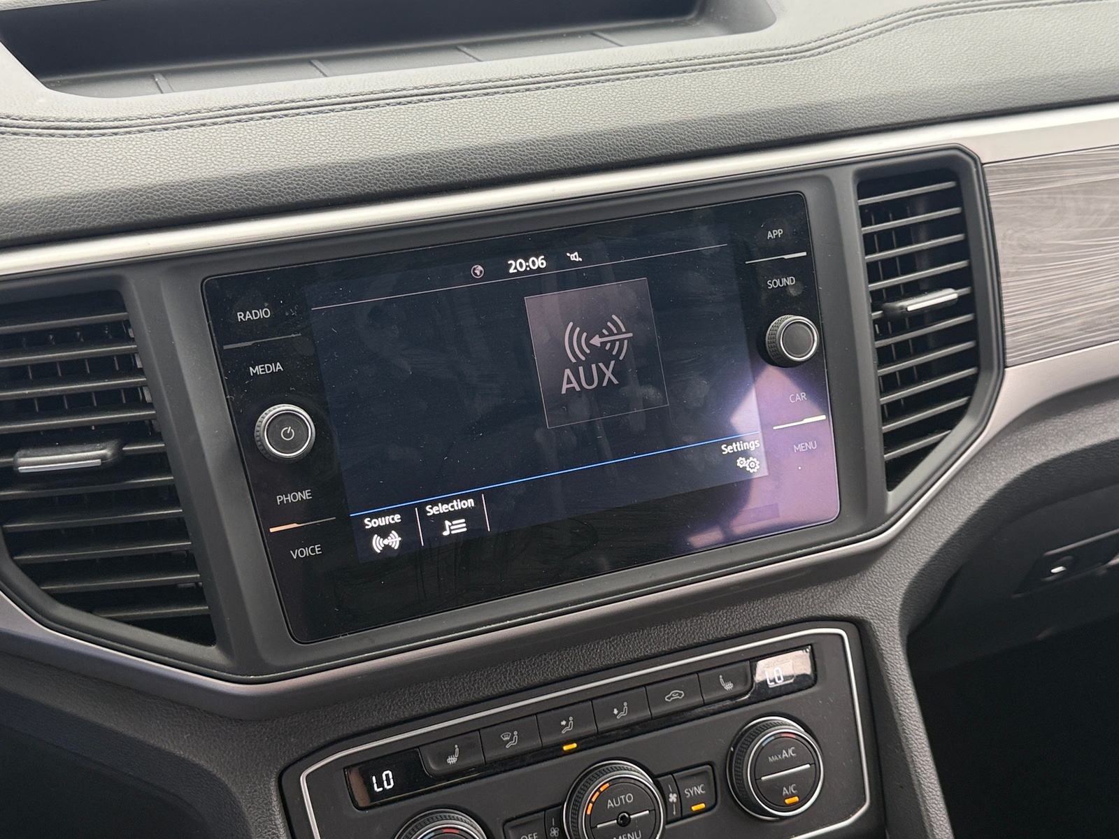 Thumbnail: 2020 Volkswagen Atlas - 3