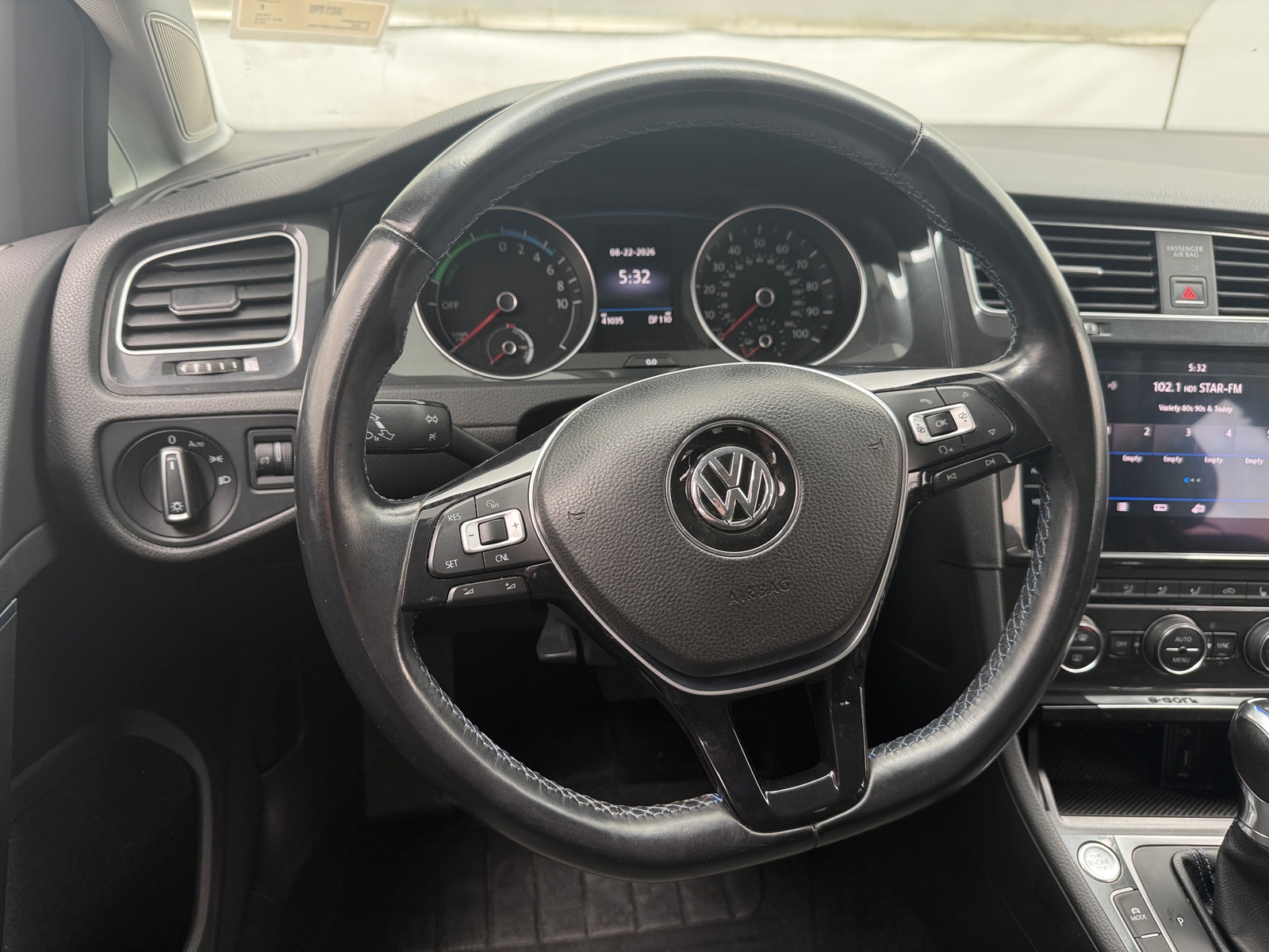 Thumbnail: 2018 Volkswagen e-Golf - 5