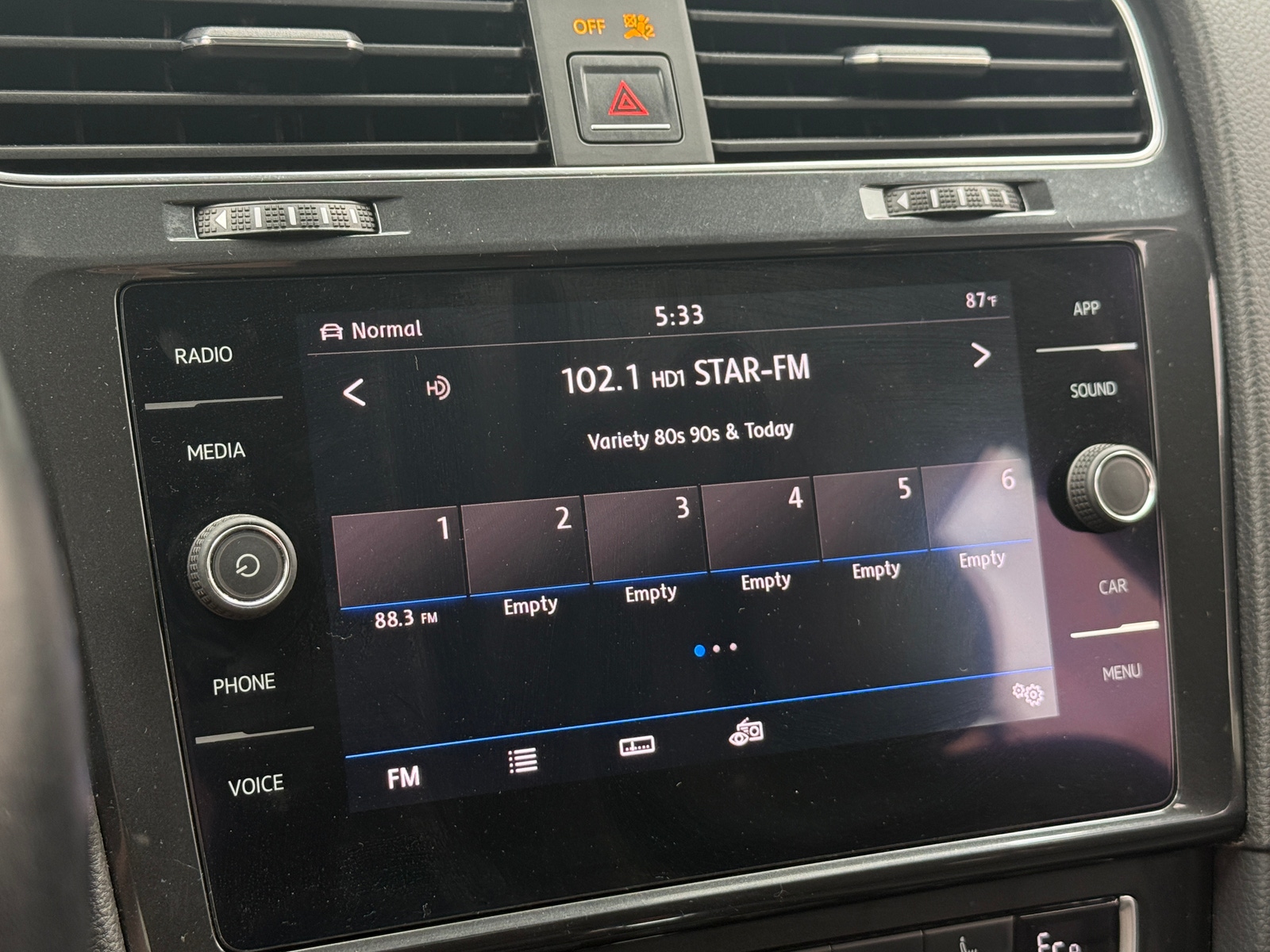 Thumbnail: 2018 Volkswagen e-Golf - 4
