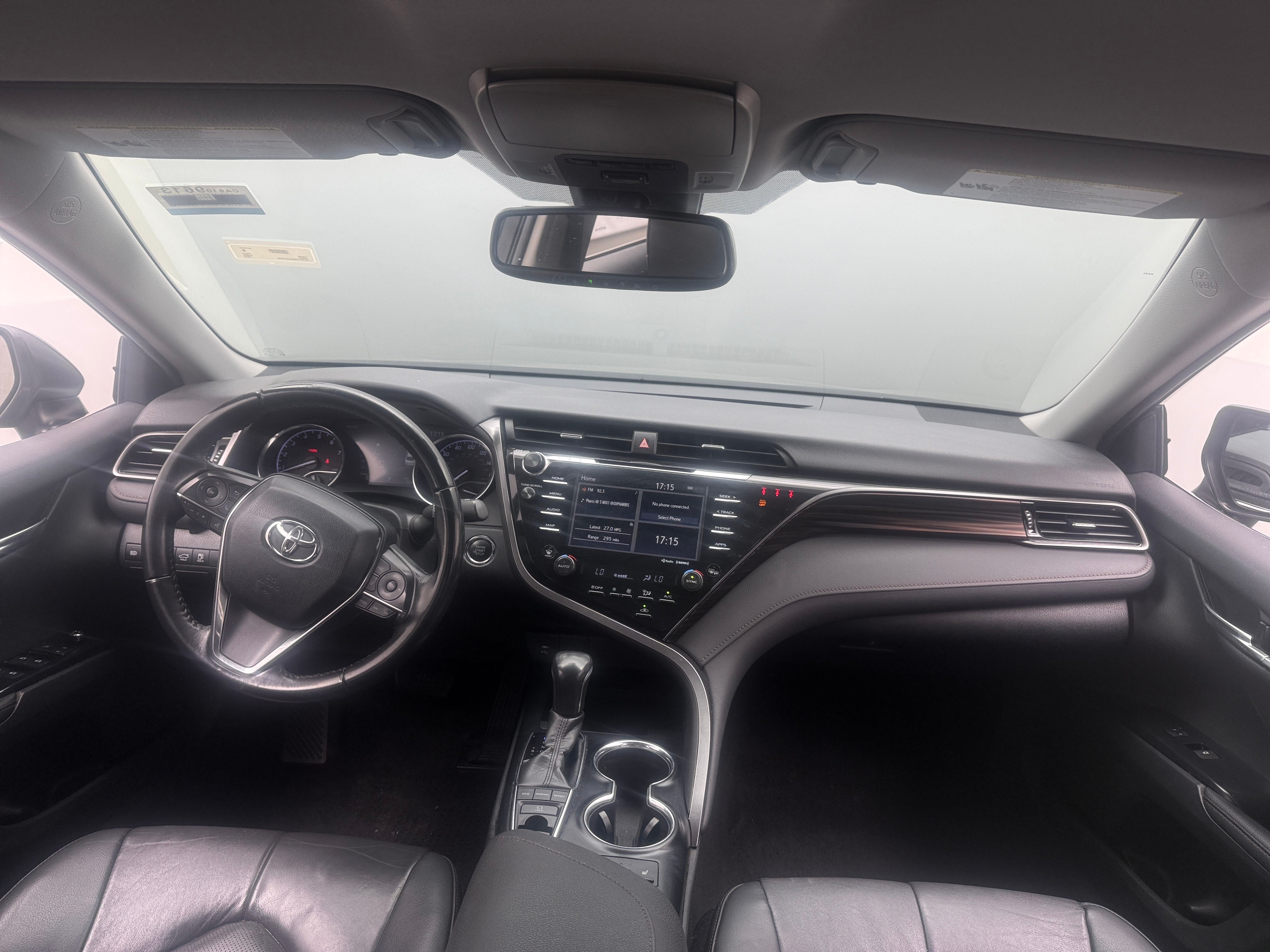 2019 Toyota Camry XLE - Photo 6