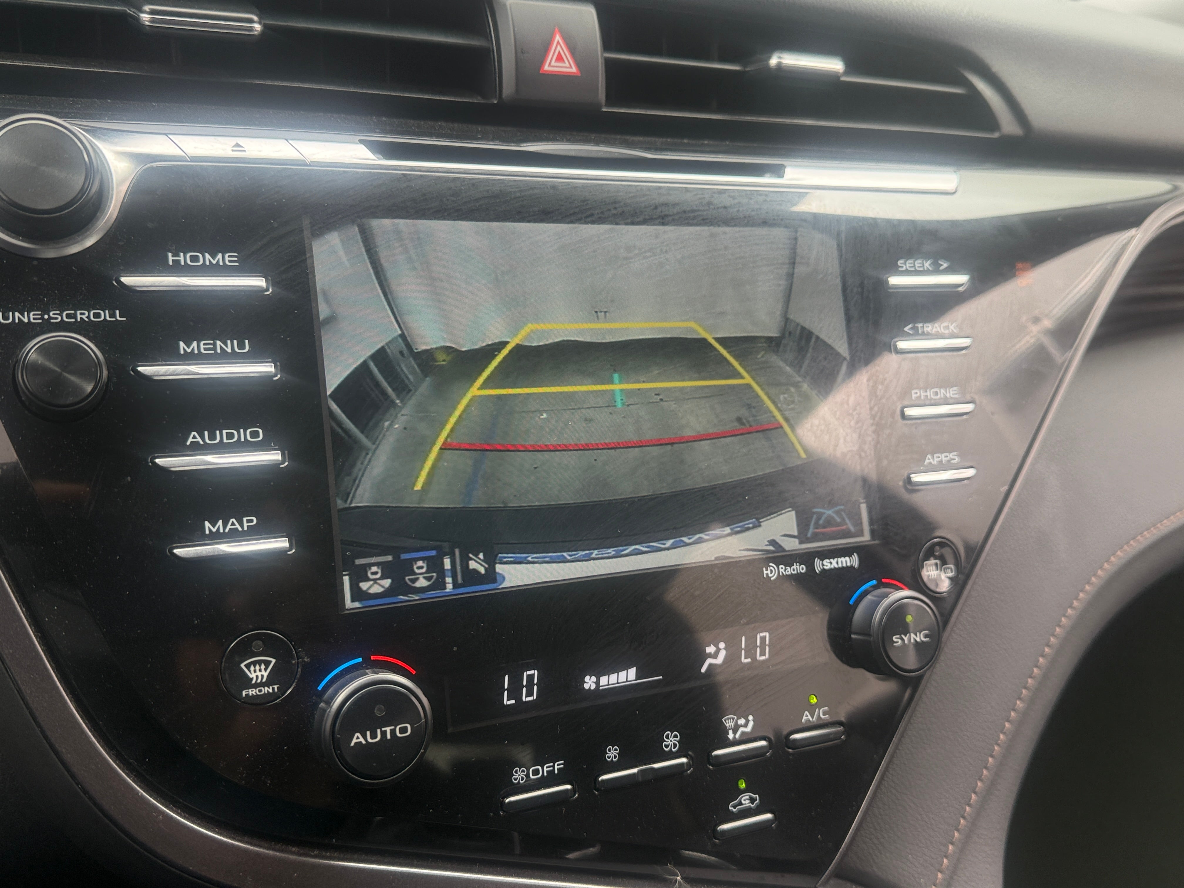 2019 Toyota Camry XLE - Photo 15