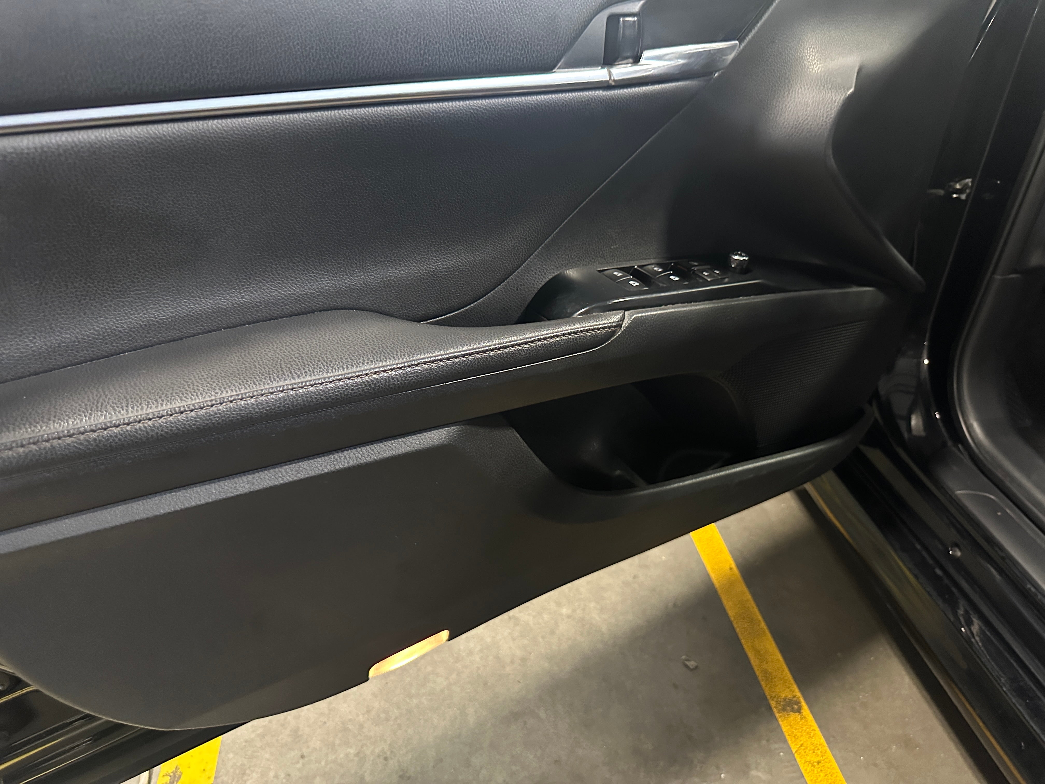 2019 Toyota Camry XLE - Photo 19