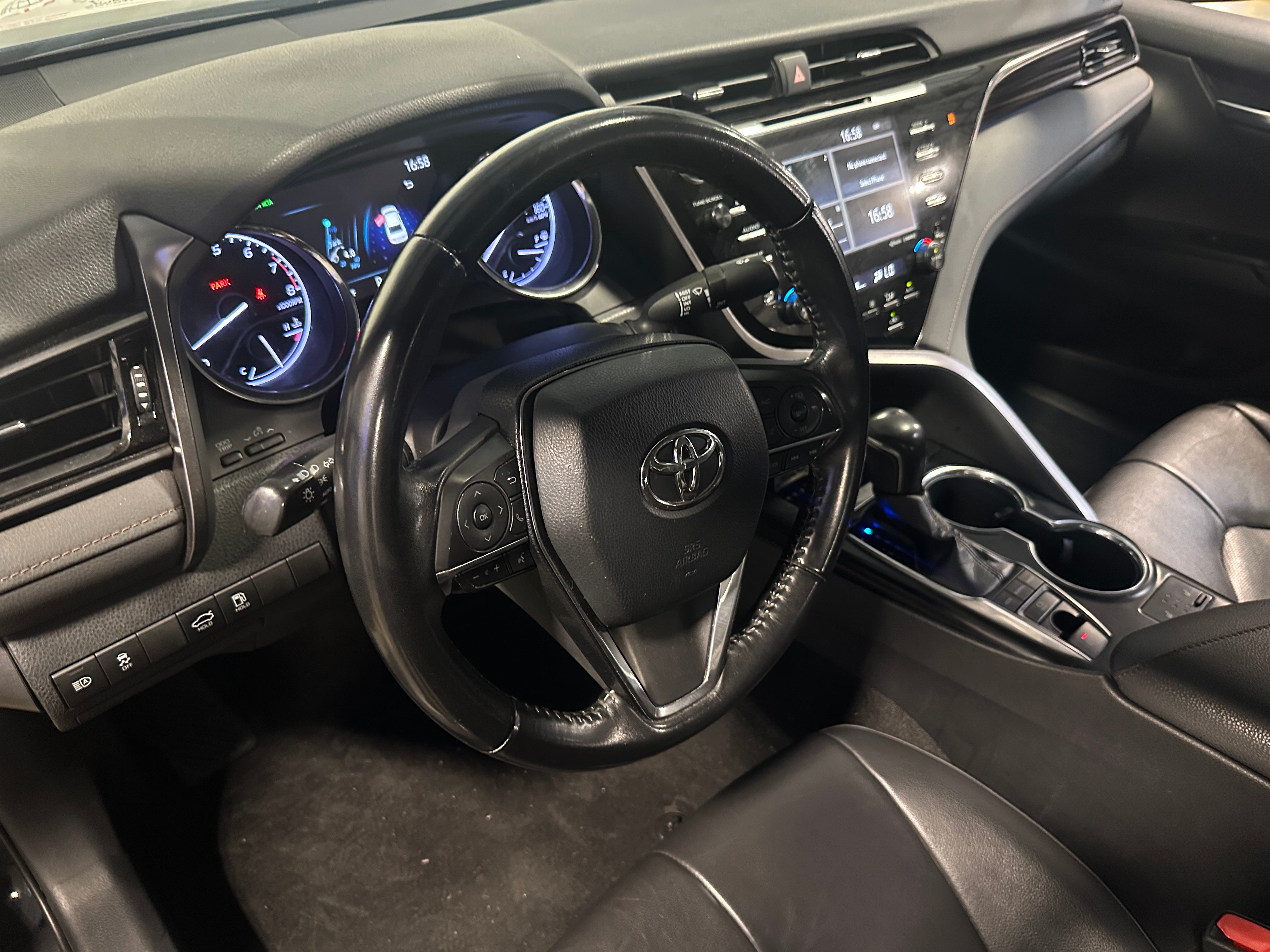2019 Toyota Camry XLE - Photo 20