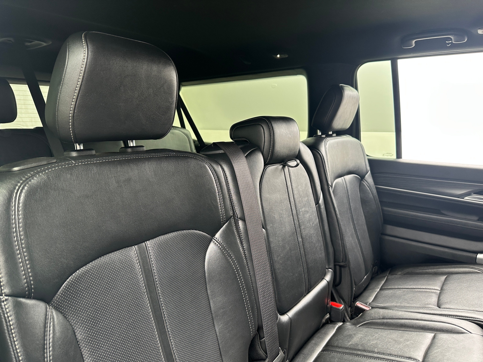 Thumbnail: 2023 Jeep Wagoneer - 5