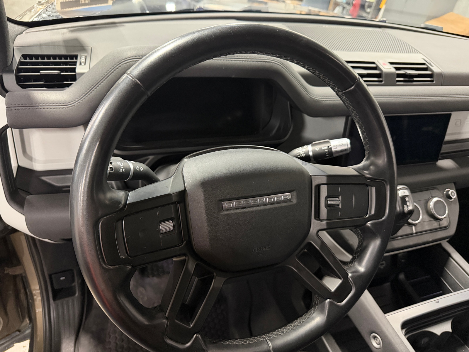 Thumbnail: 2020 Land Rover Defender - 4