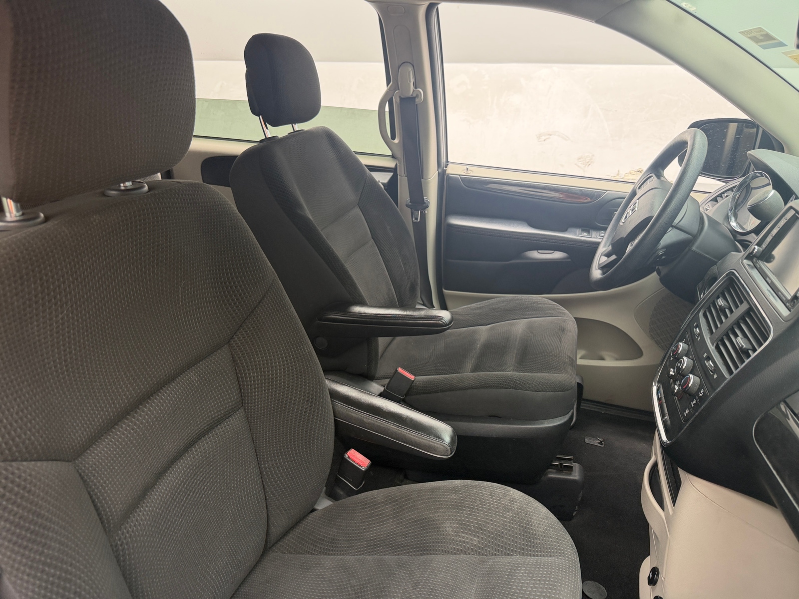 Thumbnail: 2018 Dodge Grand Caravan - 2