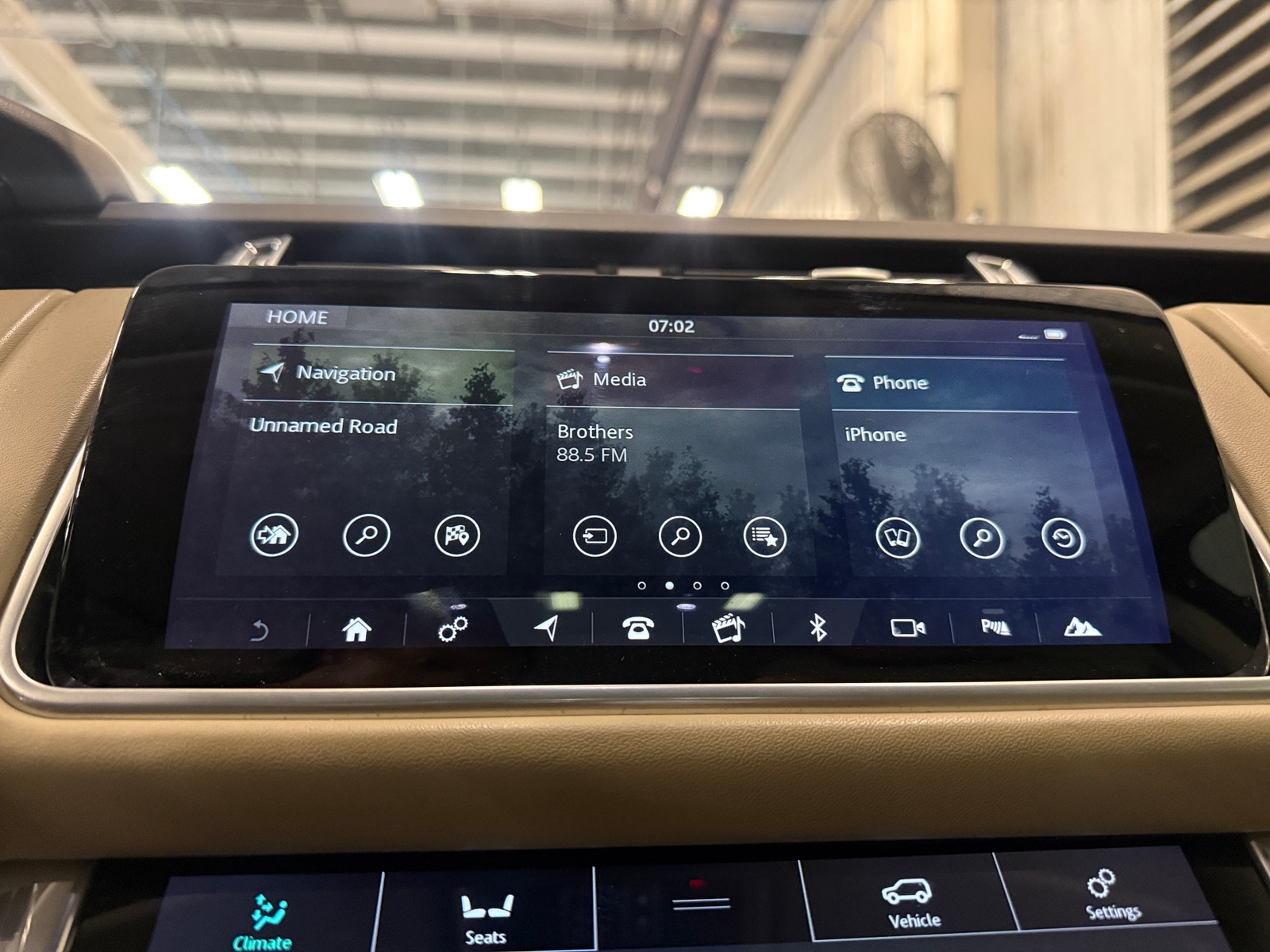 Thumbnail: 2021 Land Rover Range Rover Sport - 3