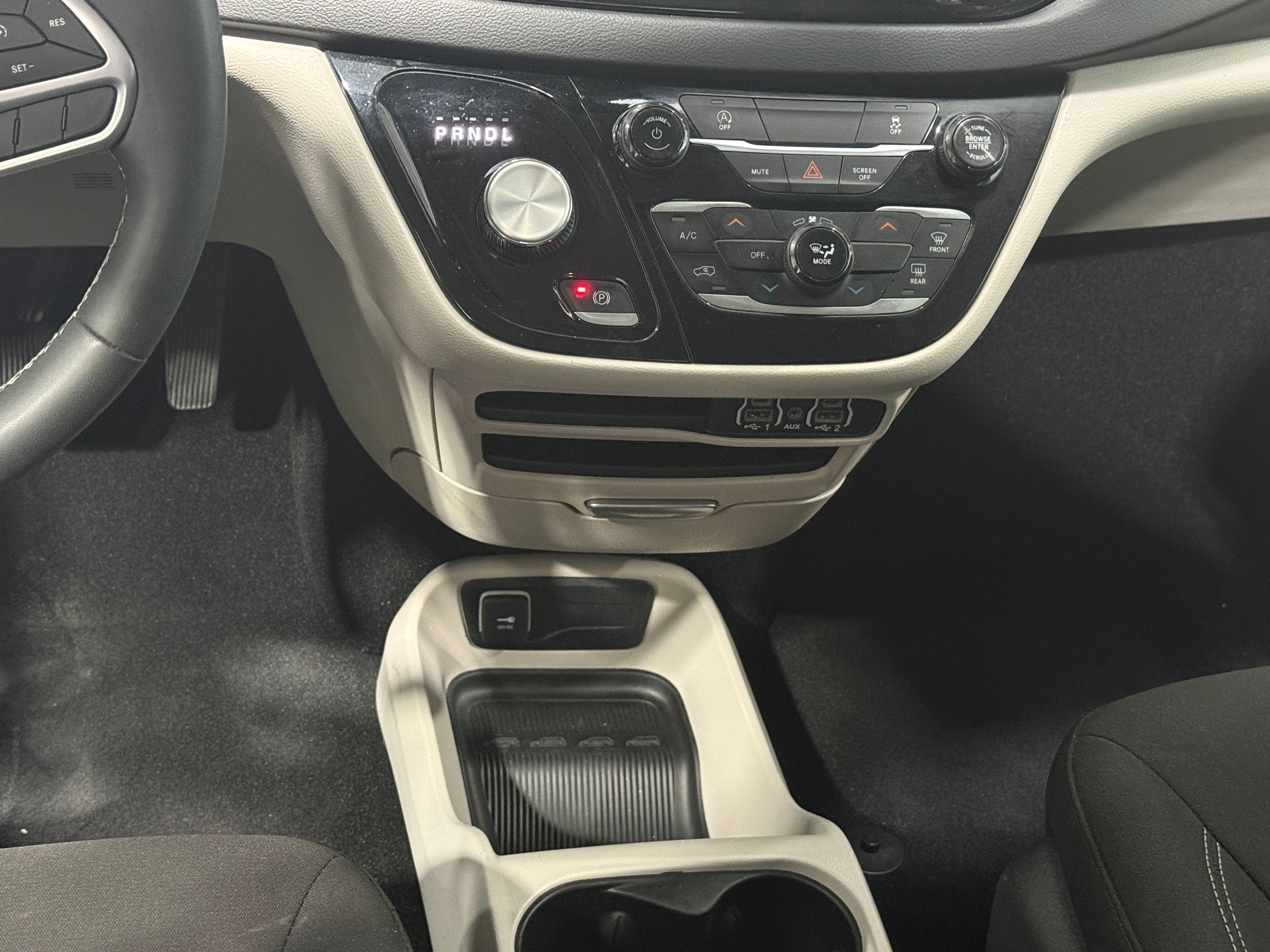 2024 Chrysler Voyager