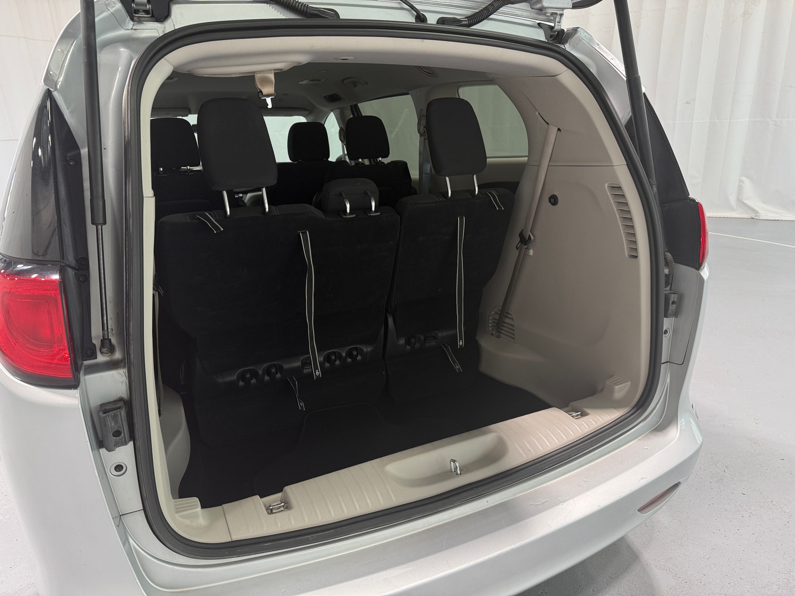 Thumbnail: 2024 Chrysler Voyager - 7